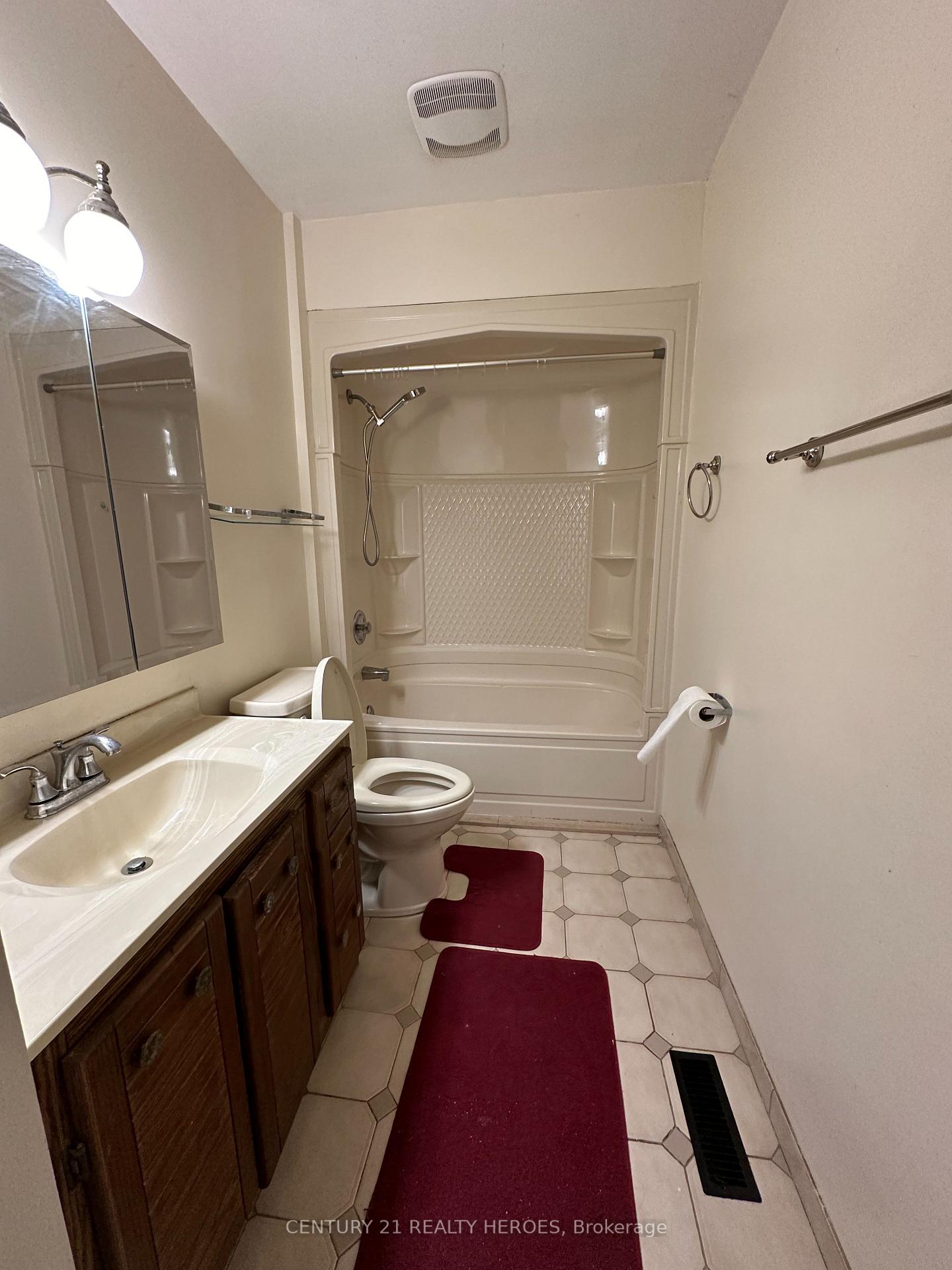 Photo 6 of 11 Earnscliffe Circle, Brampton, Southgate — HOMEH
