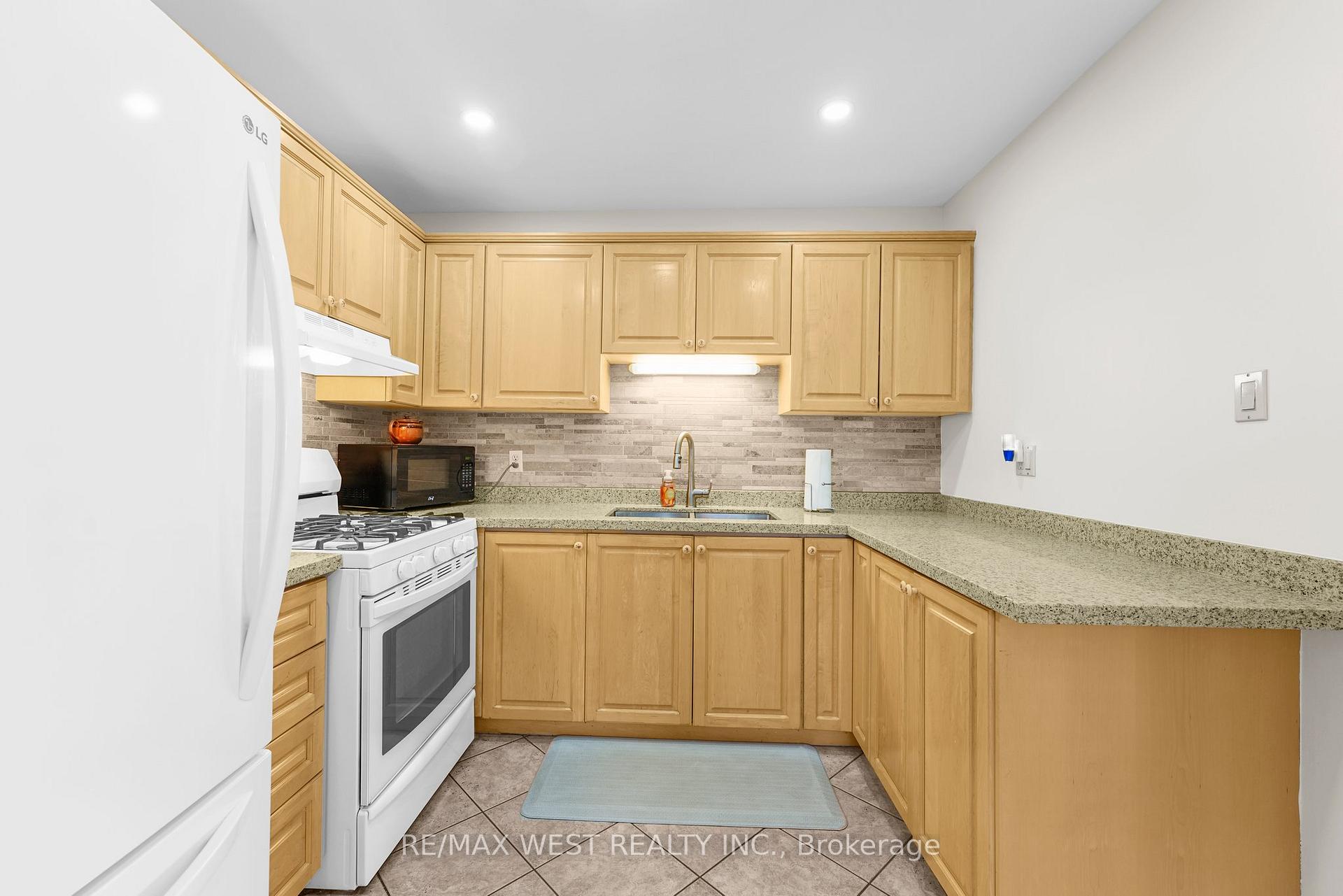 Photo 26 of 239 Hansen Road, Brampton, Madoc — HOMEH