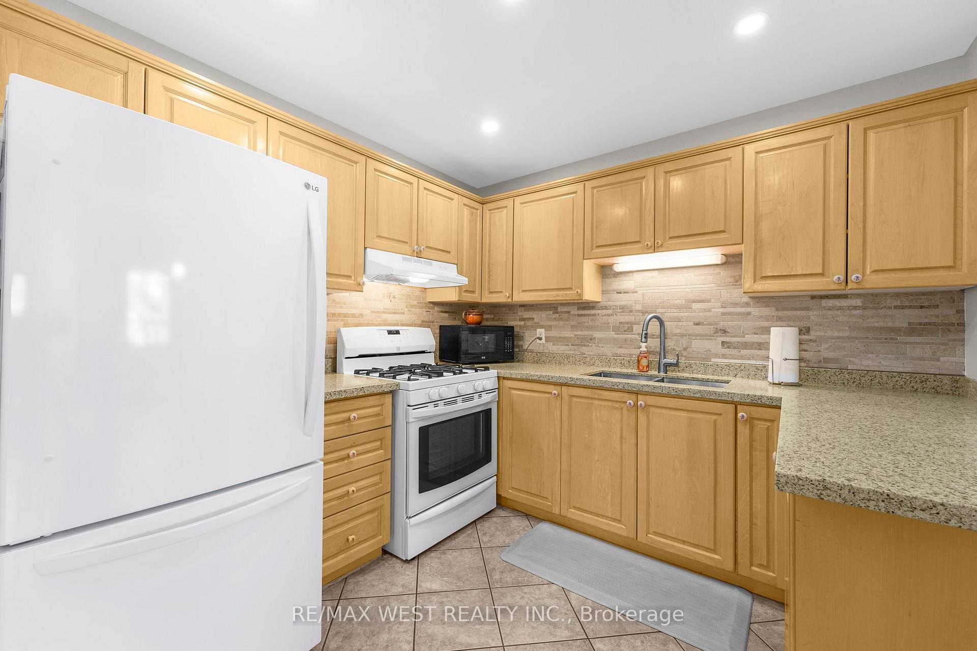 Photo 25 of 239 Hansen Road, Brampton, Madoc — HOMEH