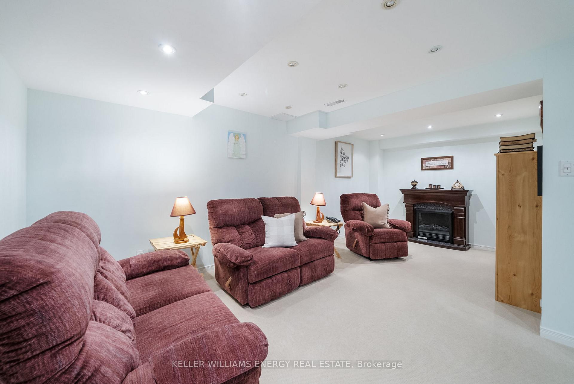 Photo 13 of 42 Harmer Drive, Clarington, Newcastle — HOMEH