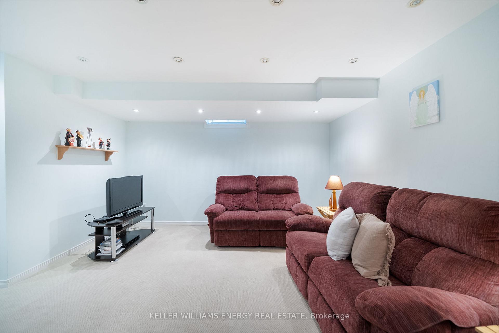 Photo 14 of 42 Harmer Drive, Clarington, Newcastle — HOMEH