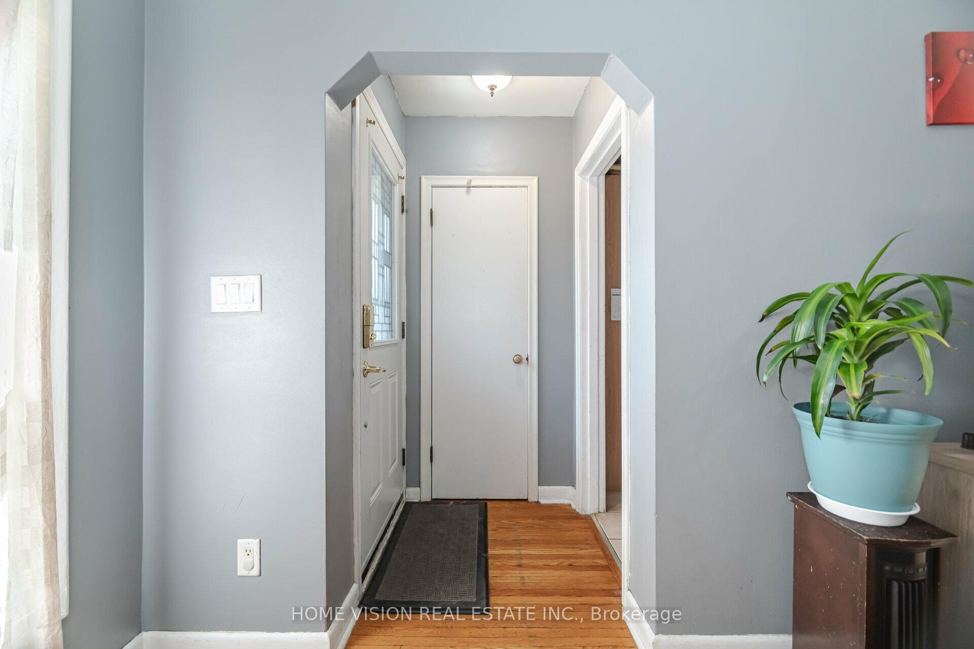 Photo 2 of 44 Clarendon Avenue, Hamilton, Balfour — HOMEH
