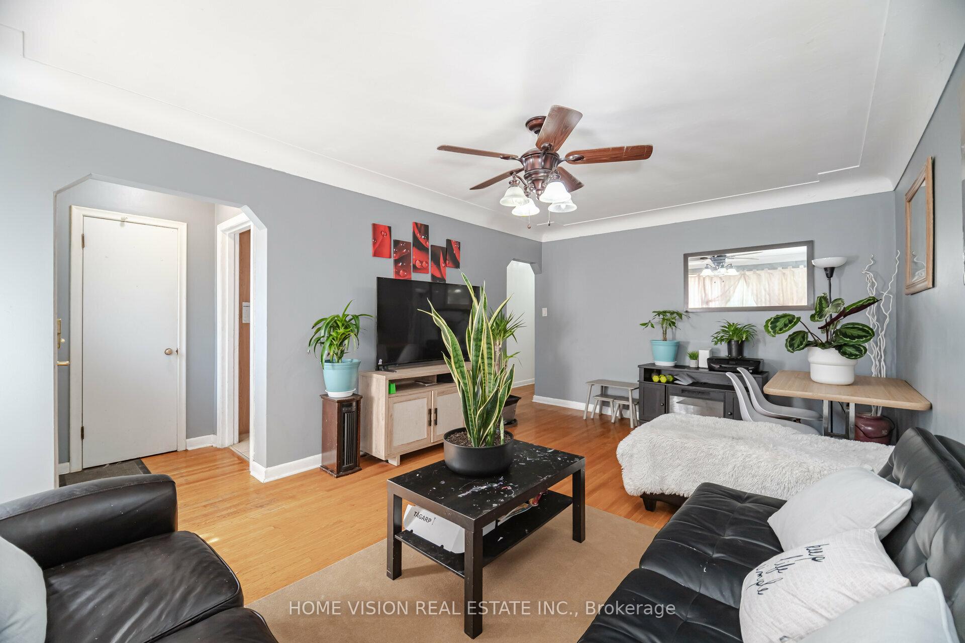 Photo 5 of 44 Clarendon Avenue, Hamilton, Balfour — HOMEH