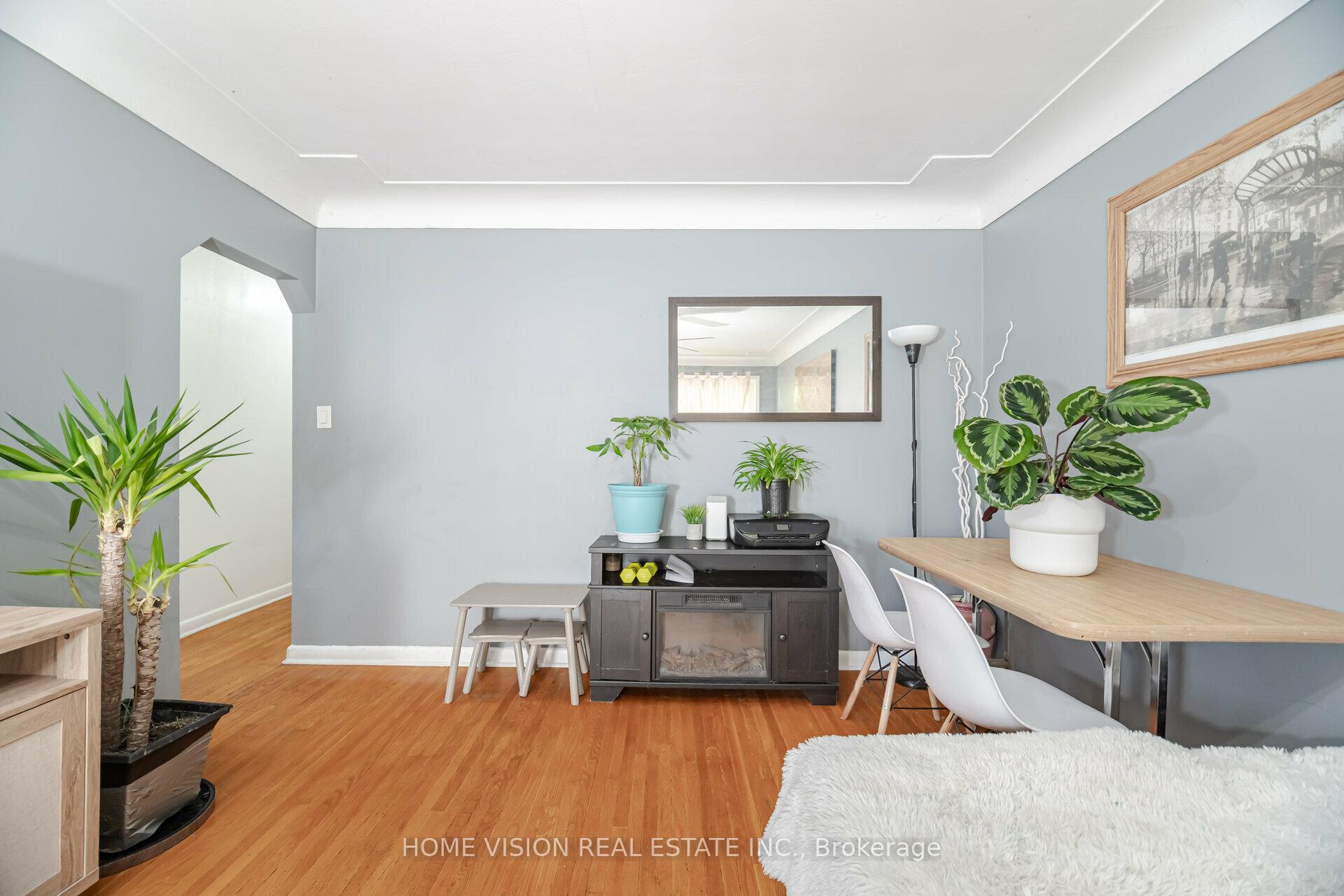 Photo 11 of 44 Clarendon Avenue, Hamilton, Balfour — HOMEH