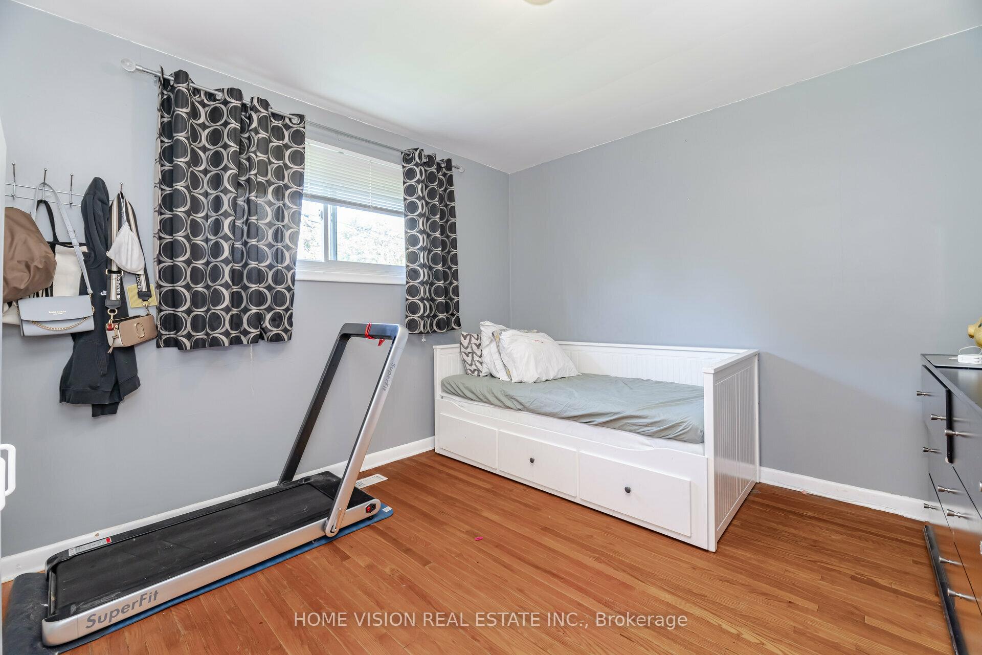 Photo 24 of 44 Clarendon Avenue, Hamilton, Balfour — HOMEH
