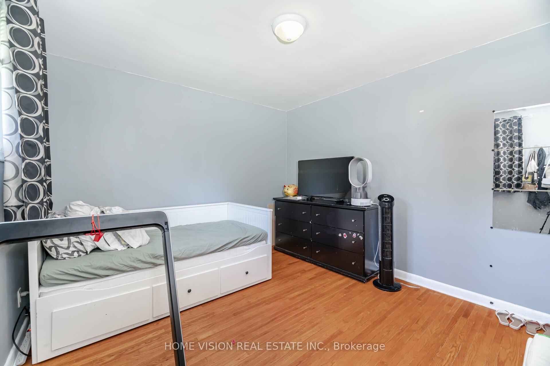 Photo 10 of 44 Clarendon Avenue, Hamilton, Balfour — HOMEH