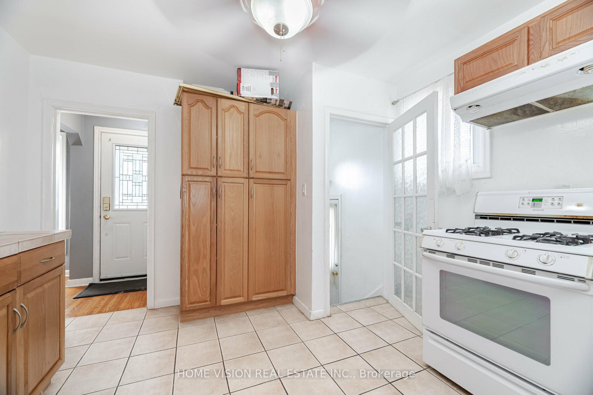 Photo 13 of 44 Clarendon Avenue, Hamilton, Balfour — HOMEH