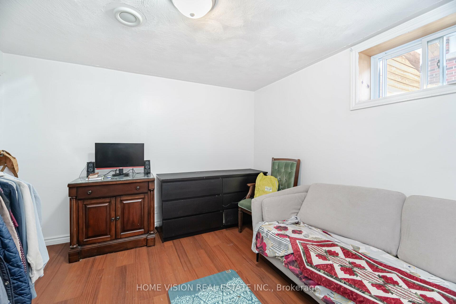 Photo 34 of 44 Clarendon Avenue, Hamilton, Balfour — HOMEH