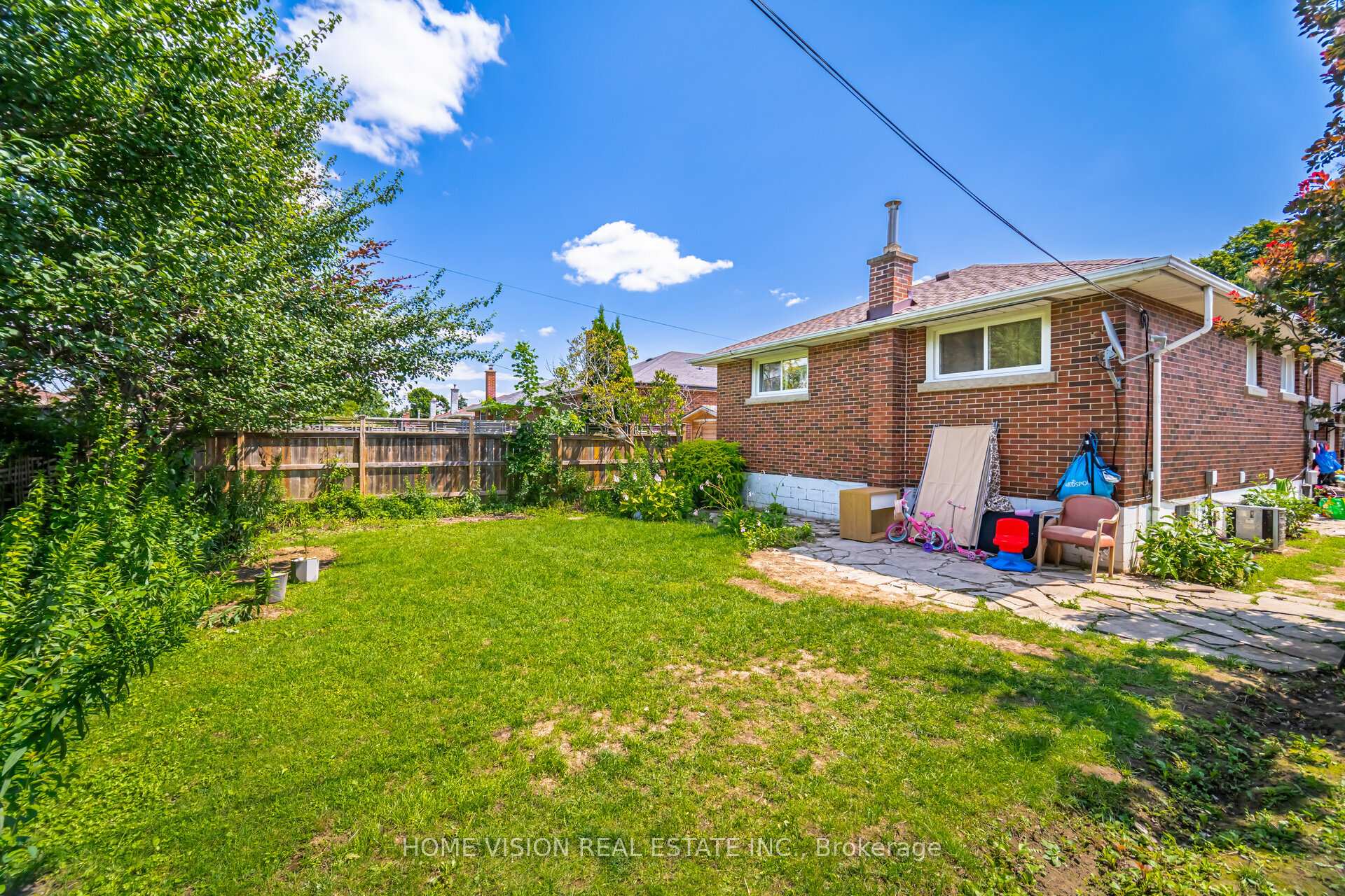 Photo 35 of 44 Clarendon Avenue, Hamilton, Balfour — HOMEH