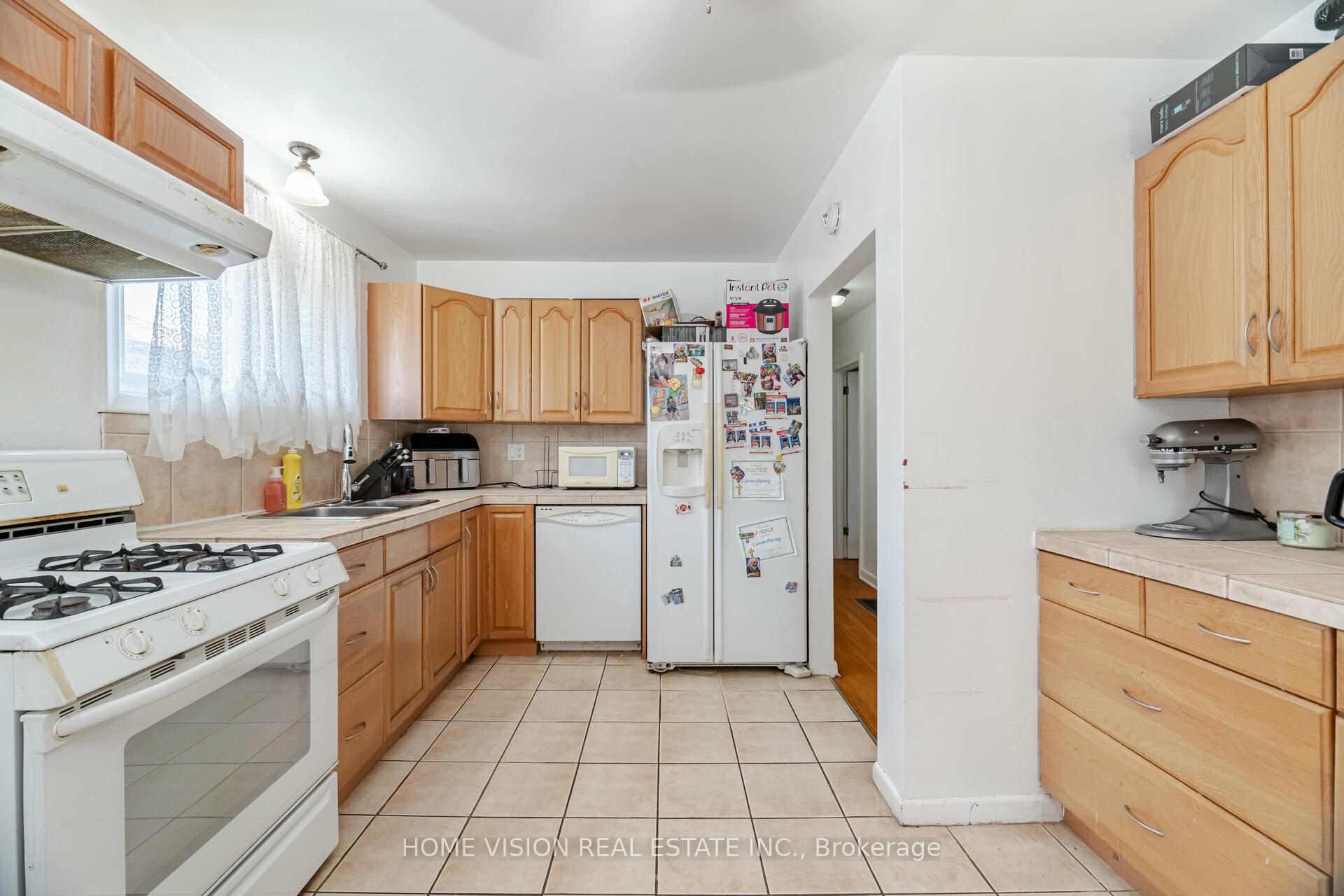 Photo 40 of 44 Clarendon Avenue, Hamilton, Balfour — HOMEH