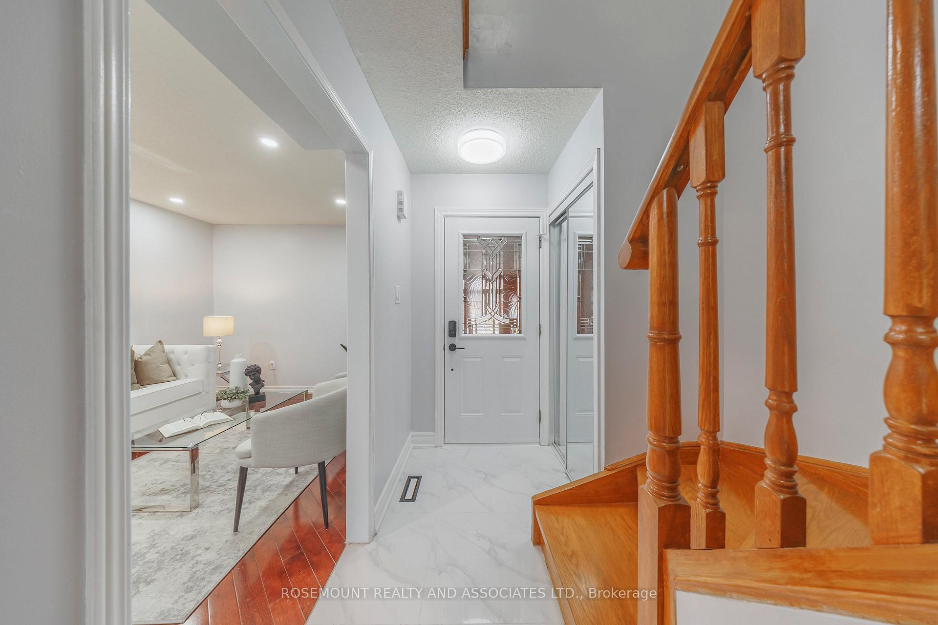 Photo 5 of 45 Connery Crescent, Markham, Middlefield — HOMEH