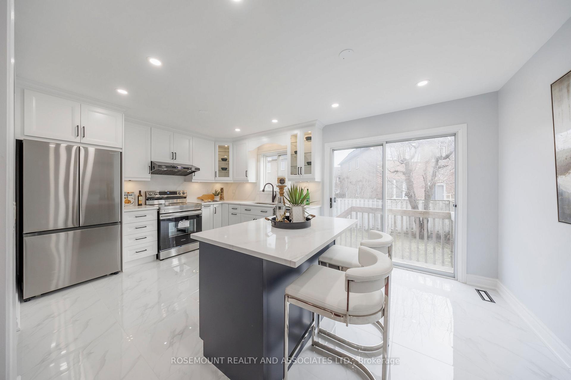 Photo 12 of 45 Connery Crescent, Markham, Middlefield — HOMEH