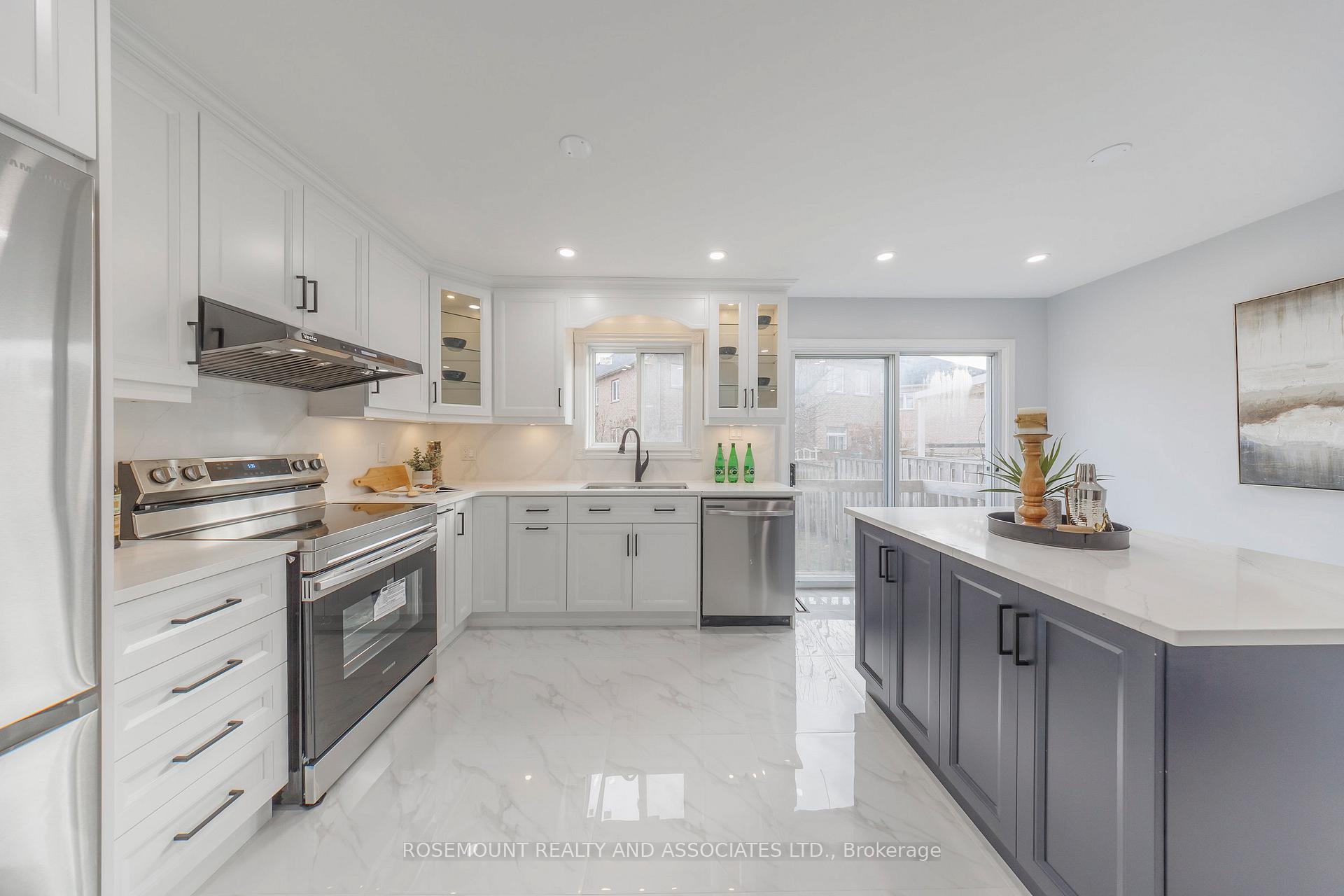 Photo 11 of 45 Connery Crescent, Markham, Middlefield — HOMEH