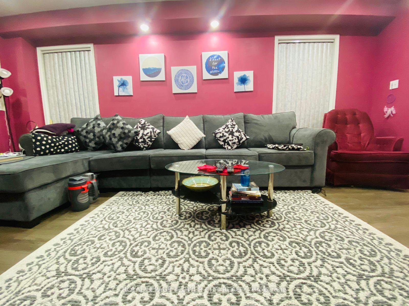 Photo 4 of 72 Oakmeadow Drive, Brampton, Fletcher's Meadow — HOMEH