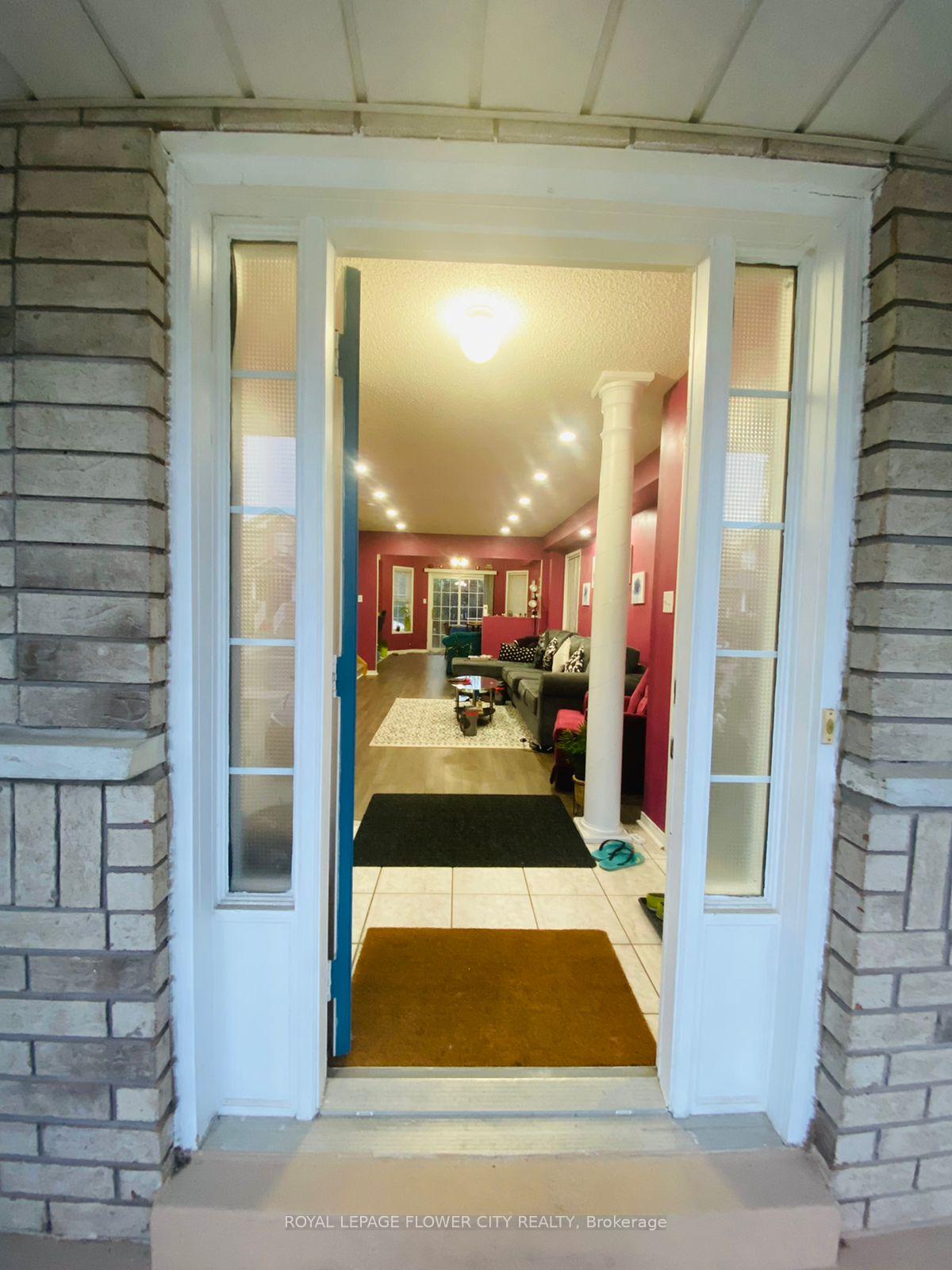Photo 6 of 72 Oakmeadow Drive, Brampton, Fletcher's Meadow — HOMEH