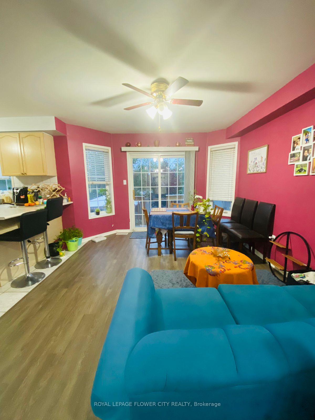 Photo 2 of 72 Oakmeadow Drive, Brampton, Fletcher's Meadow — HOMEH