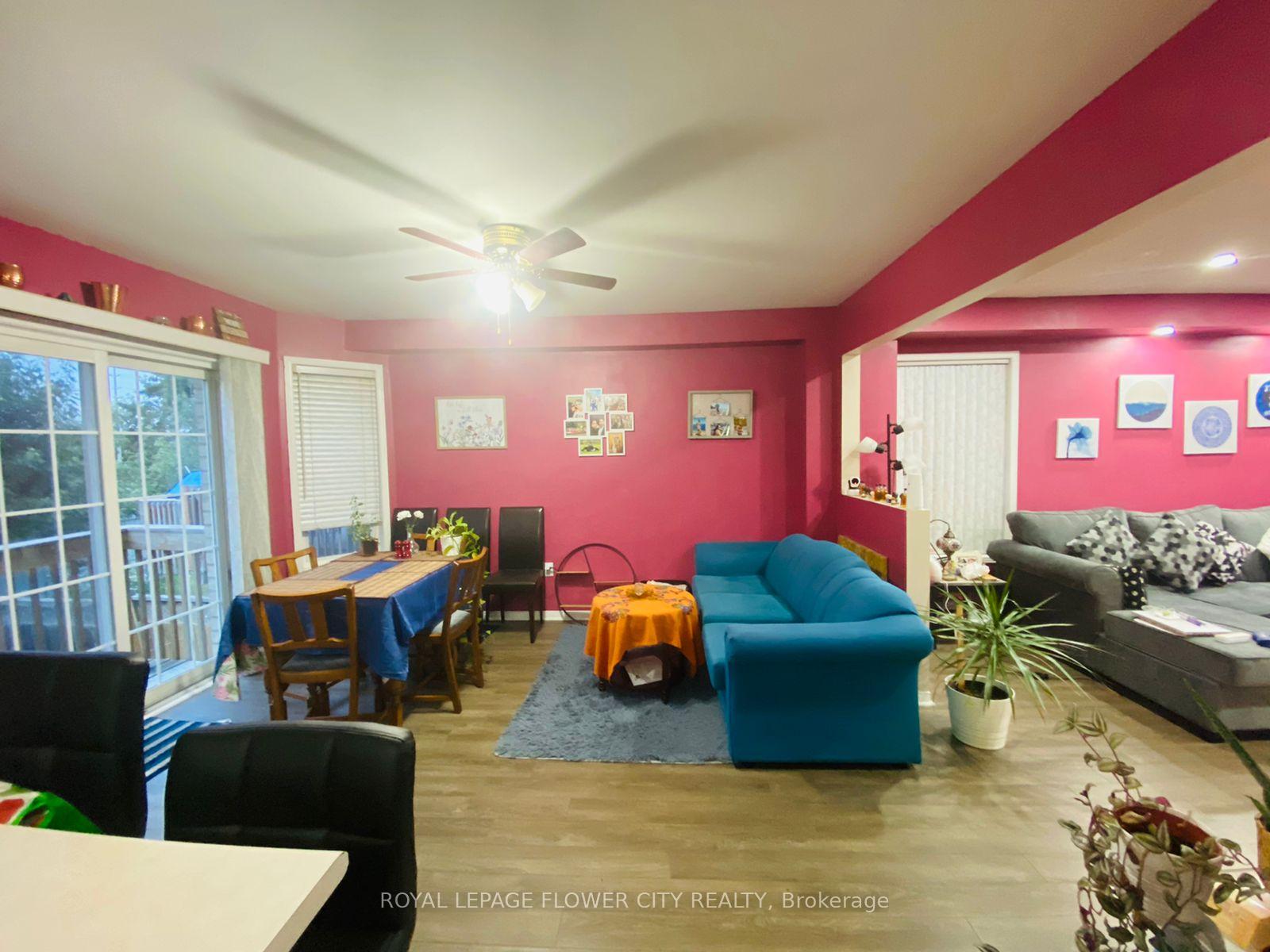 Photo 3 of 72 Oakmeadow Drive, Brampton, Fletcher's Meadow — HOMEH