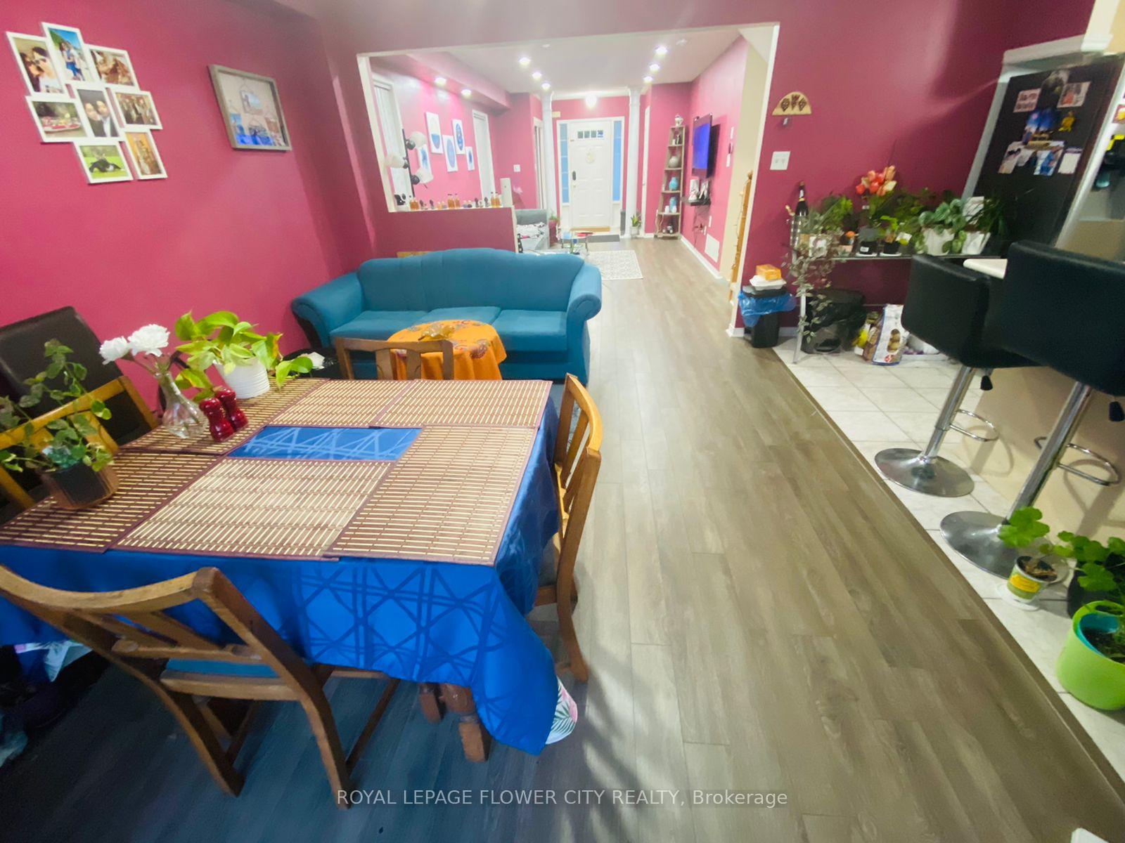 Photo 5 of 72 Oakmeadow Drive, Brampton, Fletcher's Meadow — HOMEH