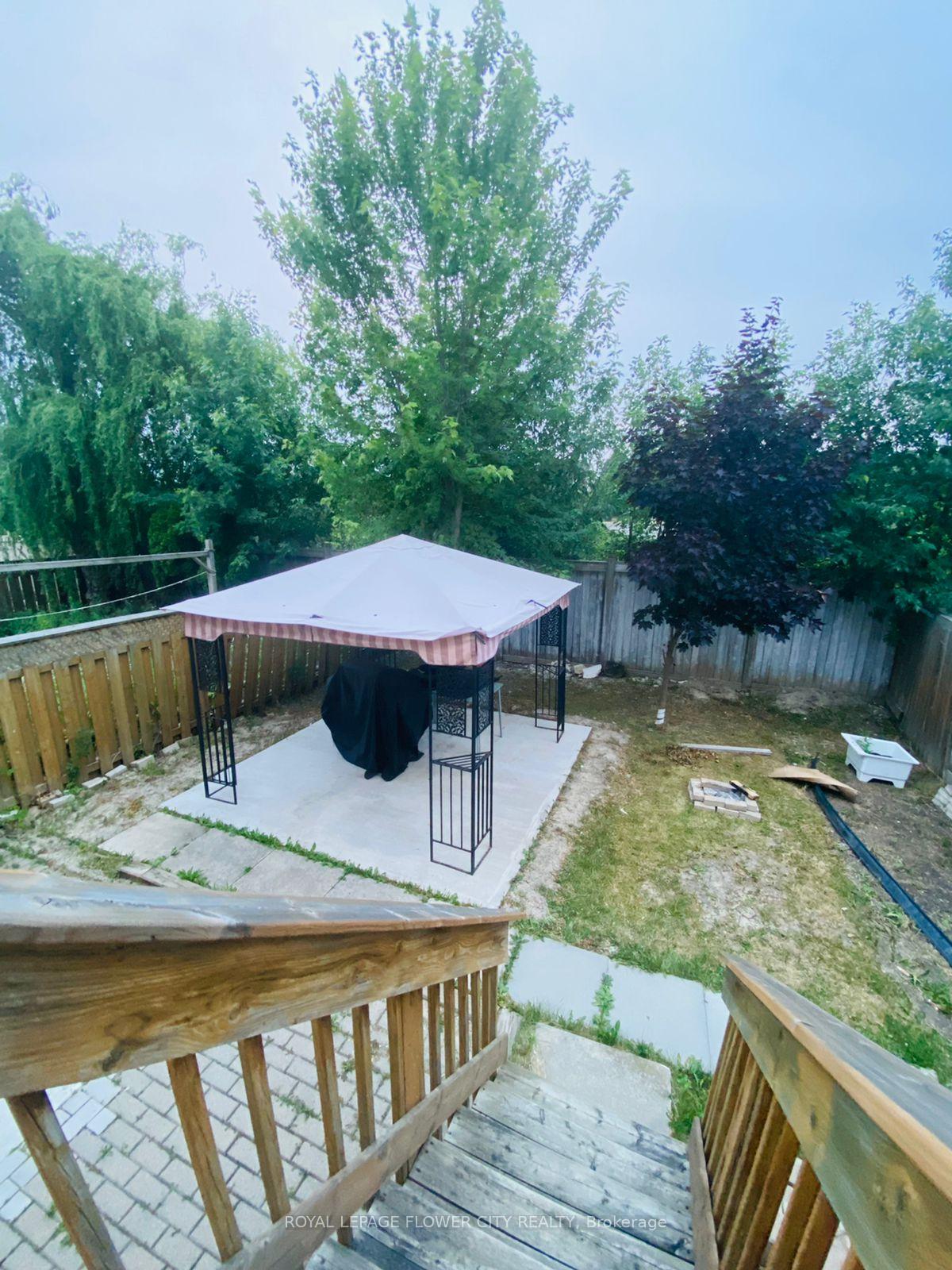 Photo 7 of 72 Oakmeadow Drive, Brampton, Fletcher's Meadow — HOMEH