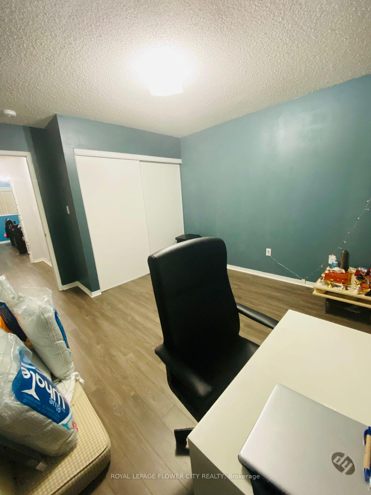 Photo 13 of 72 Oakmeadow Drive, Brampton, Fletcher's Meadow — HOMEH