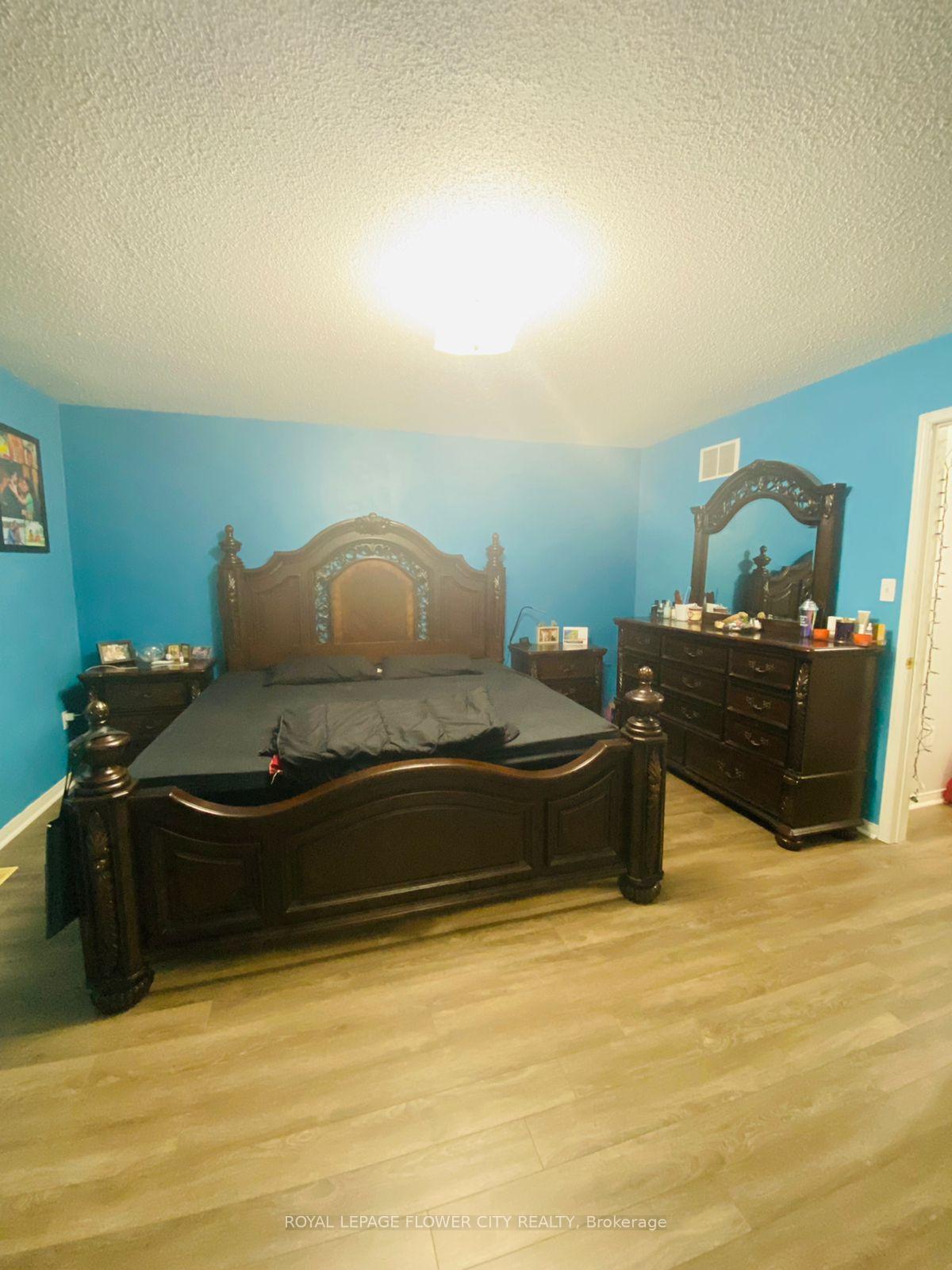 Photo 16 of 72 Oakmeadow Drive, Brampton, Fletcher's Meadow — HOMEH