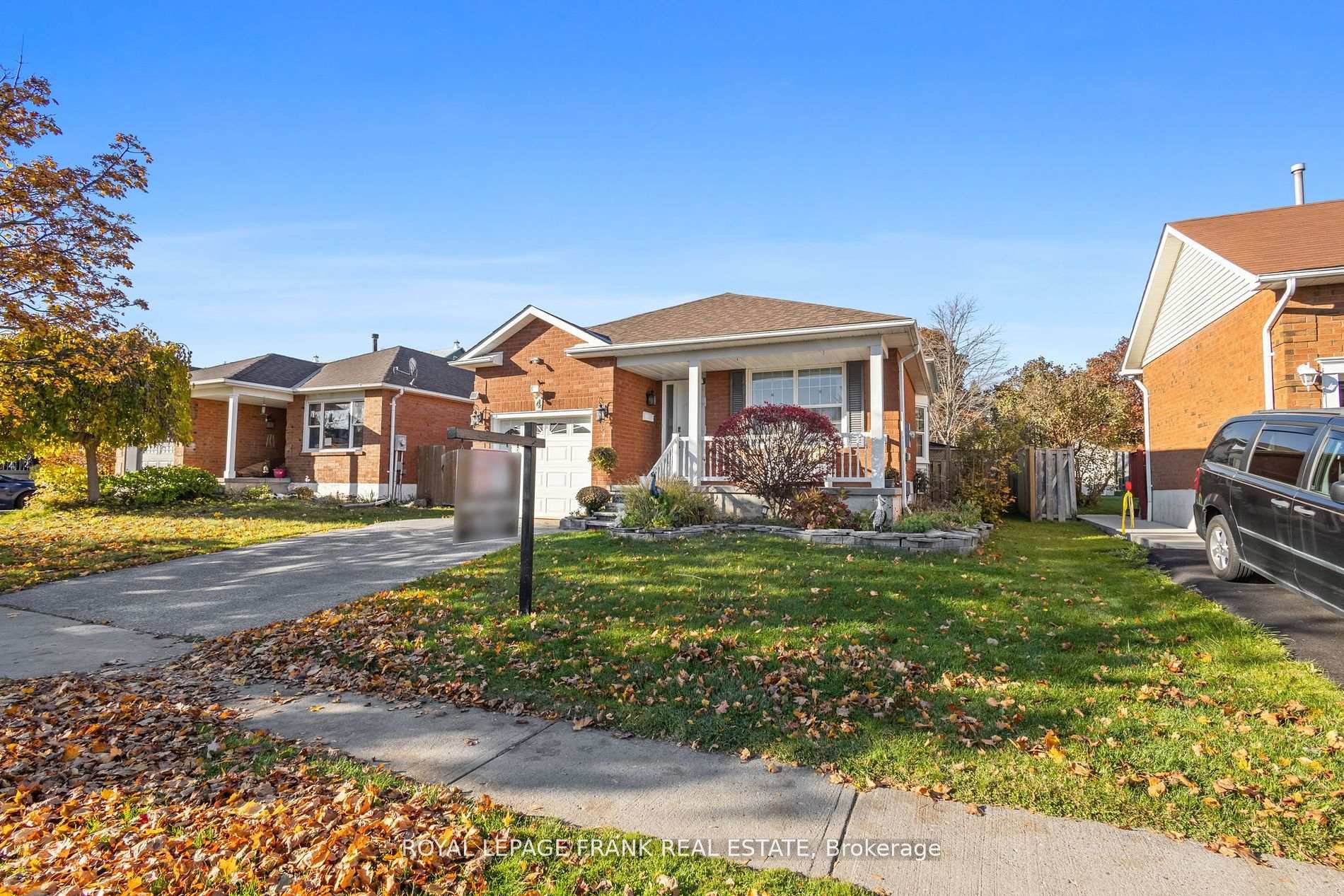 Photo 5 of 4 Penfound Drive, Clarington, Bowmanville — HOMEH