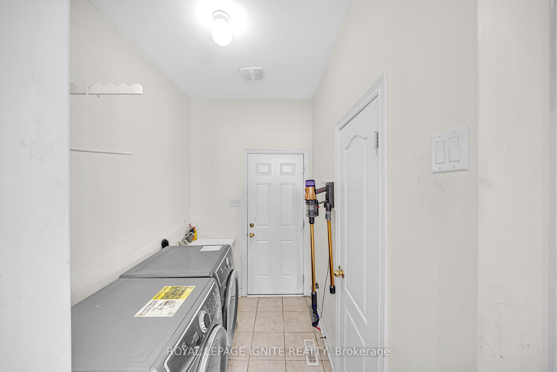 Photo 10 of 30 Bellotti Crescent, Ajax, Northeast Ajax — HOMEH