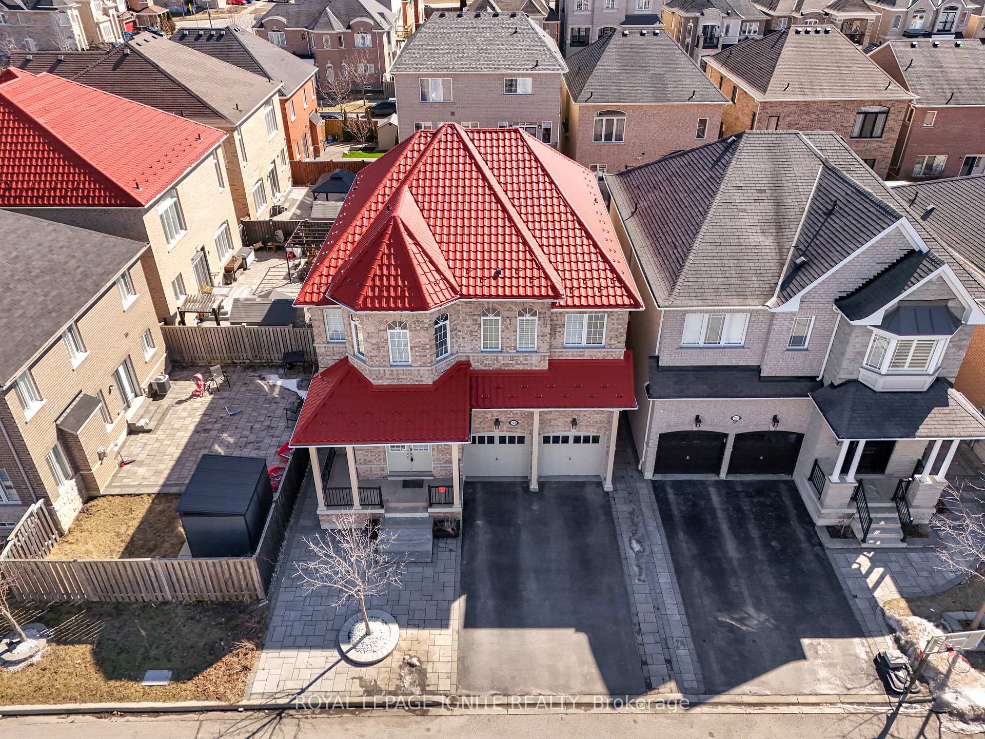 Photo 37 of 30 Bellotti Crescent, Ajax, Northeast Ajax — HOMEH
