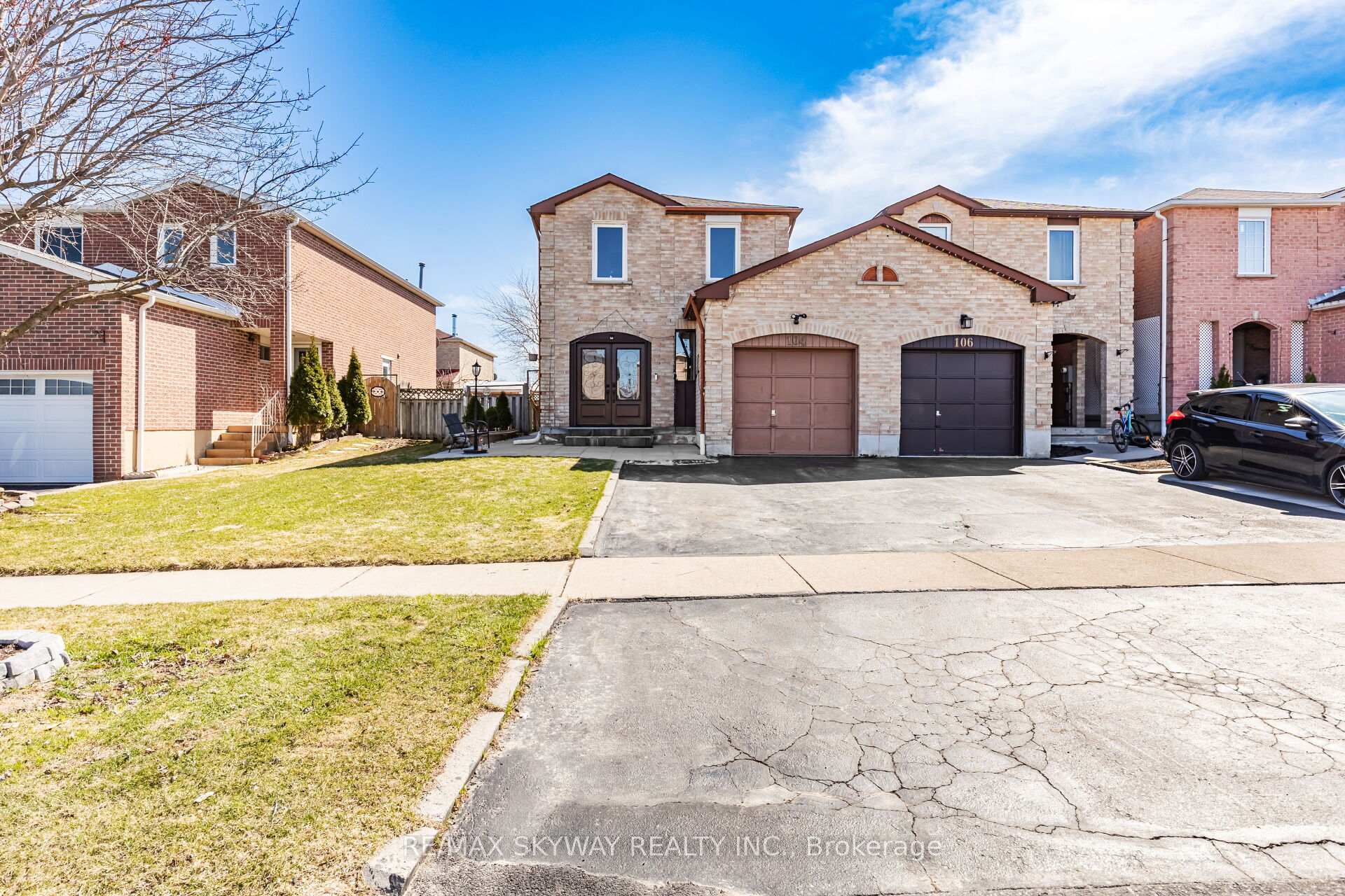 Photo 3 of 104 Sandmere Avenue, Brampton, Heart Lake West — HOMEH