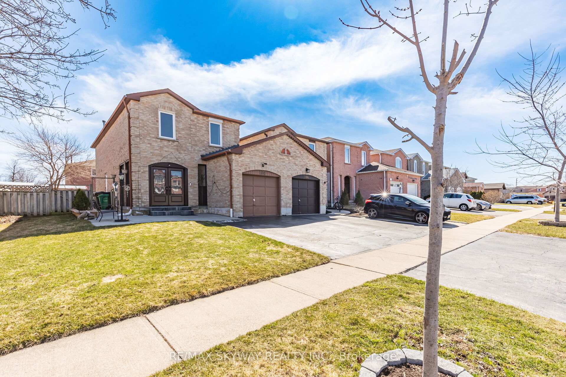 Photo 2 of 104 Sandmere Avenue, Brampton, Heart Lake West — HOMEH