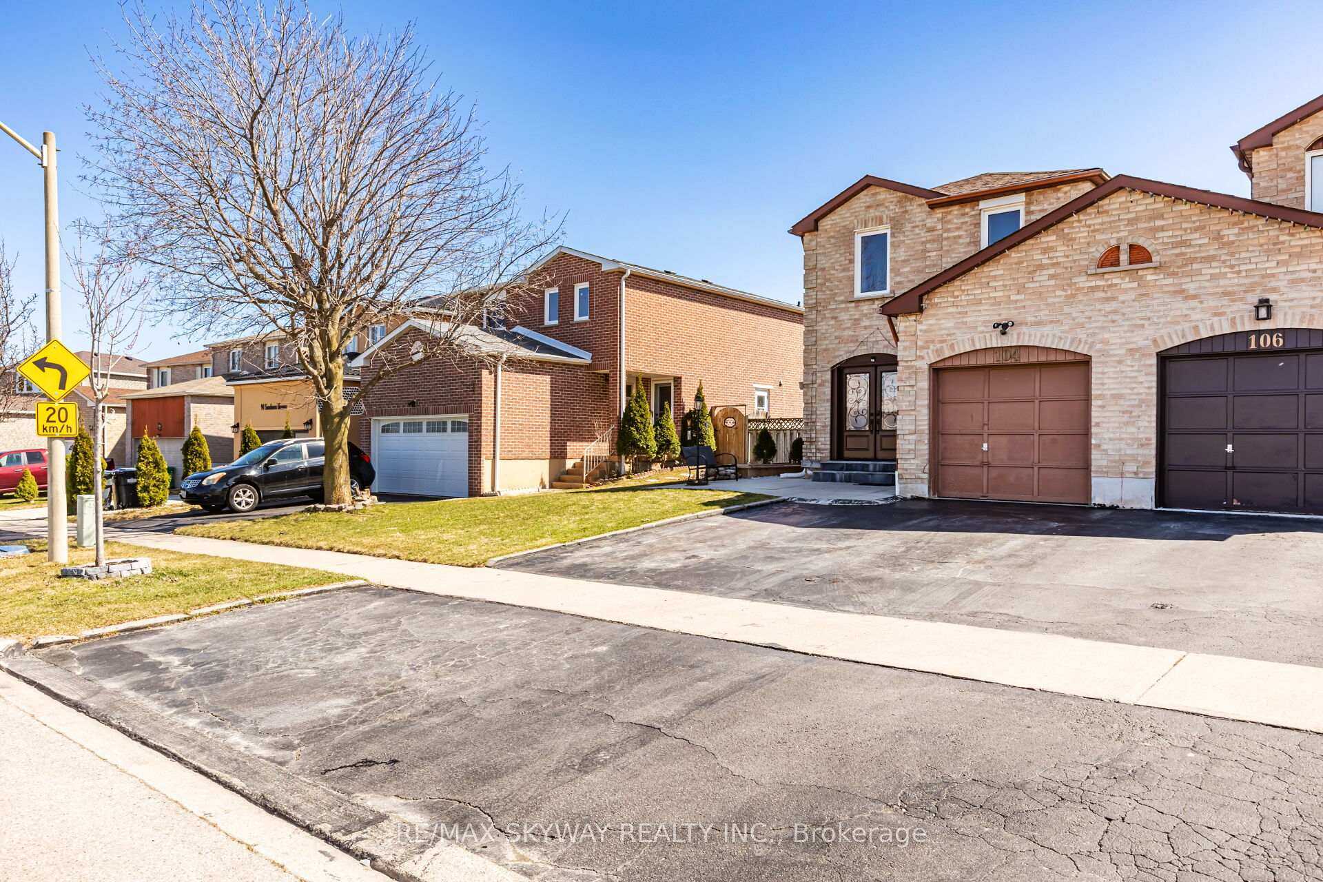 Photo 4 of 104 Sandmere Avenue, Brampton, Heart Lake West — HOMEH