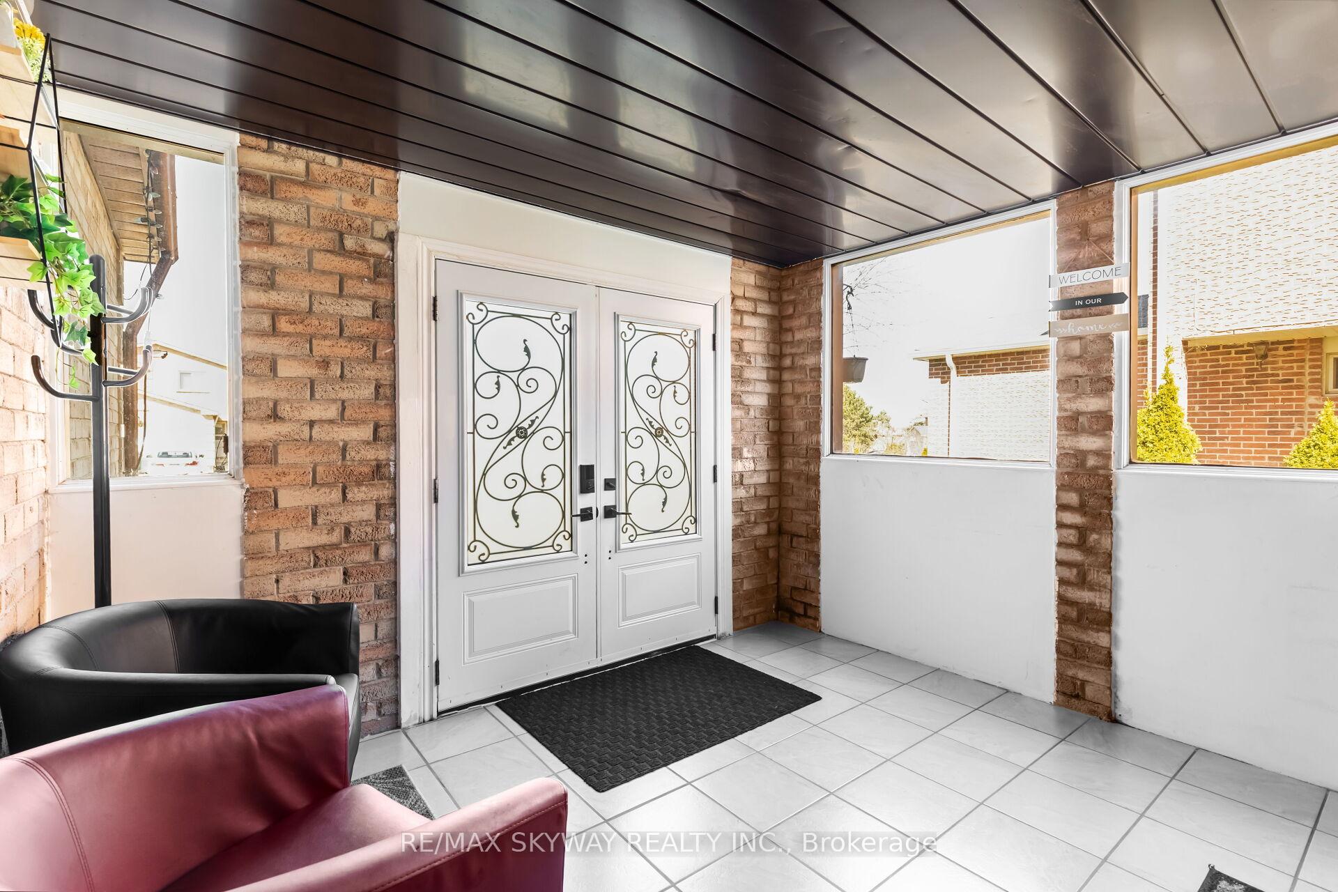 Photo 5 of 104 Sandmere Avenue, Brampton, Heart Lake West — HOMEH
