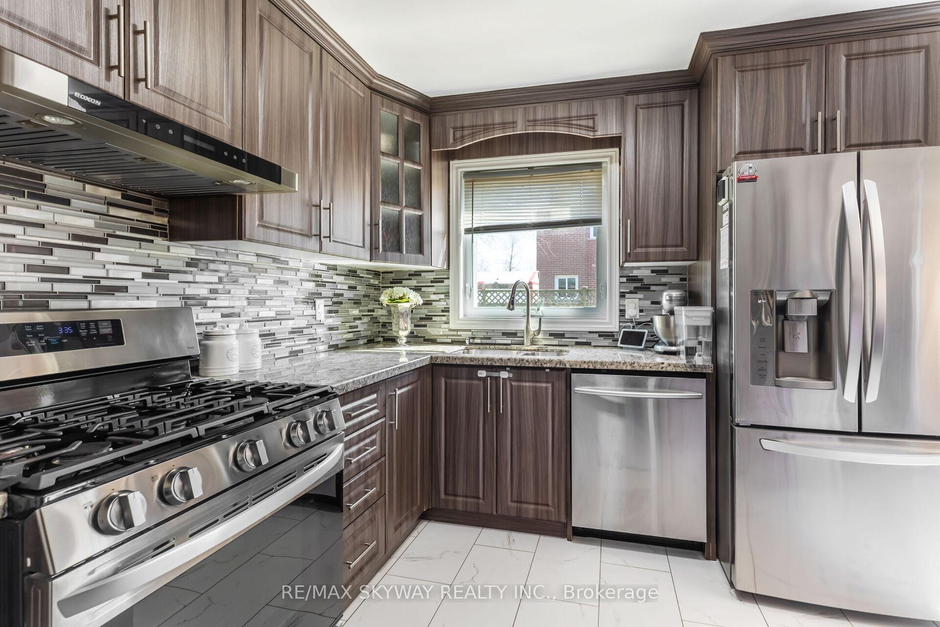 Photo 12 of 104 Sandmere Avenue, Brampton, Heart Lake West — HOMEH