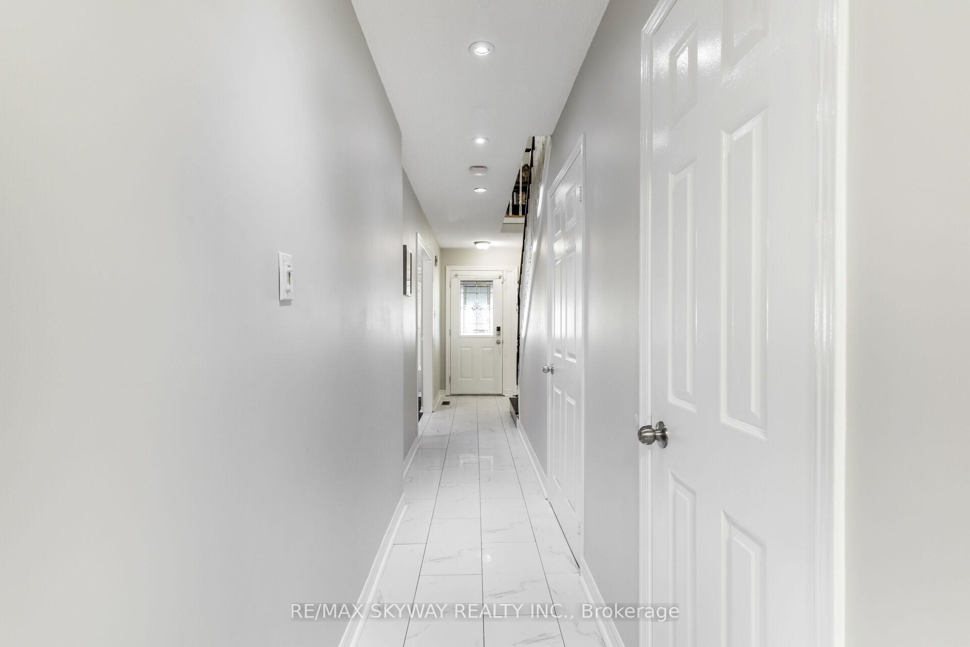 Photo 11 of 104 Sandmere Avenue, Brampton, Heart Lake West — HOMEH