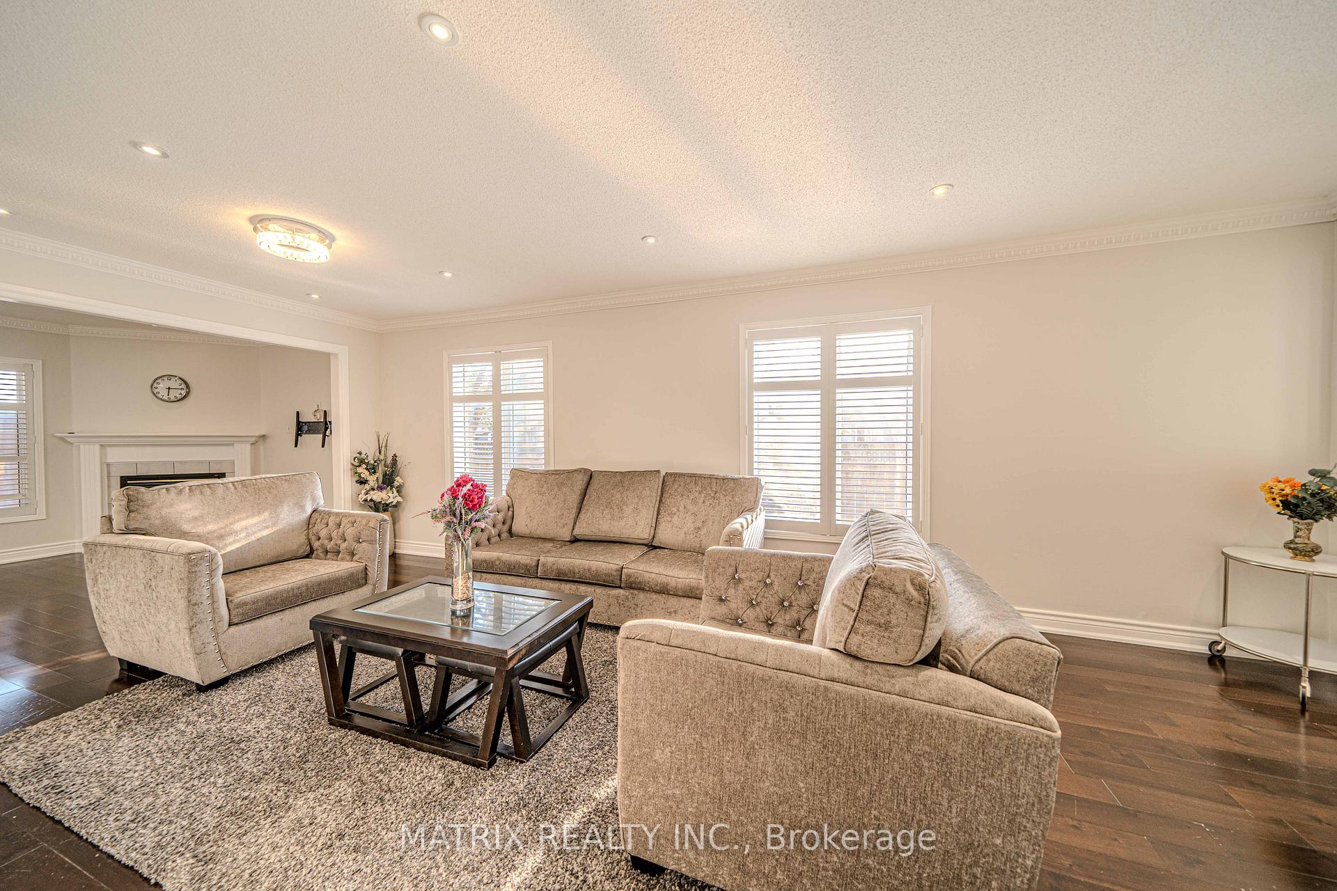 Photo 3 of 1 Apollo Road, Markham, Middlefield — HOMEH