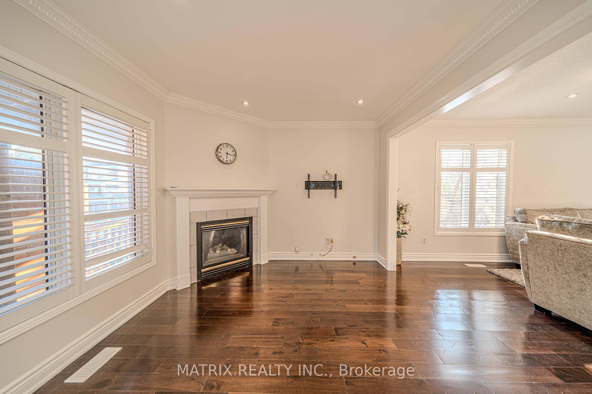 Photo 7 of 1 Apollo Road, Markham, Middlefield — HOMEH