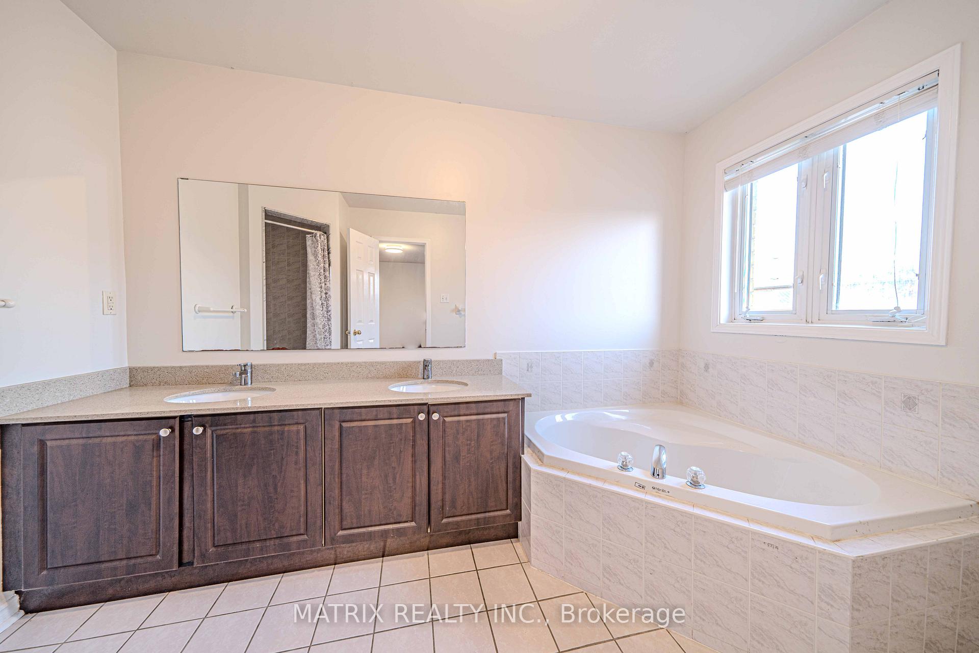 Photo 13 of 1 Apollo Road, Markham, Middlefield — HOMEH