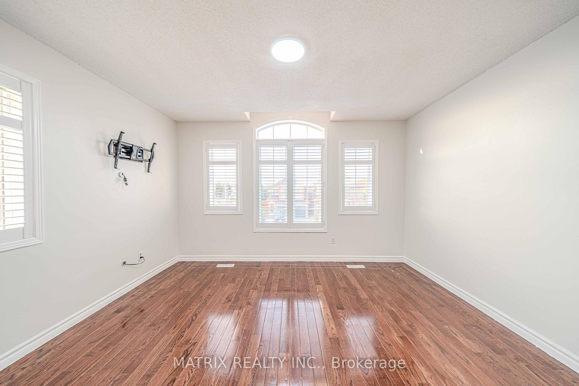 Photo 29 of 1 Apollo Road, Markham, Middlefield — HOMEH
