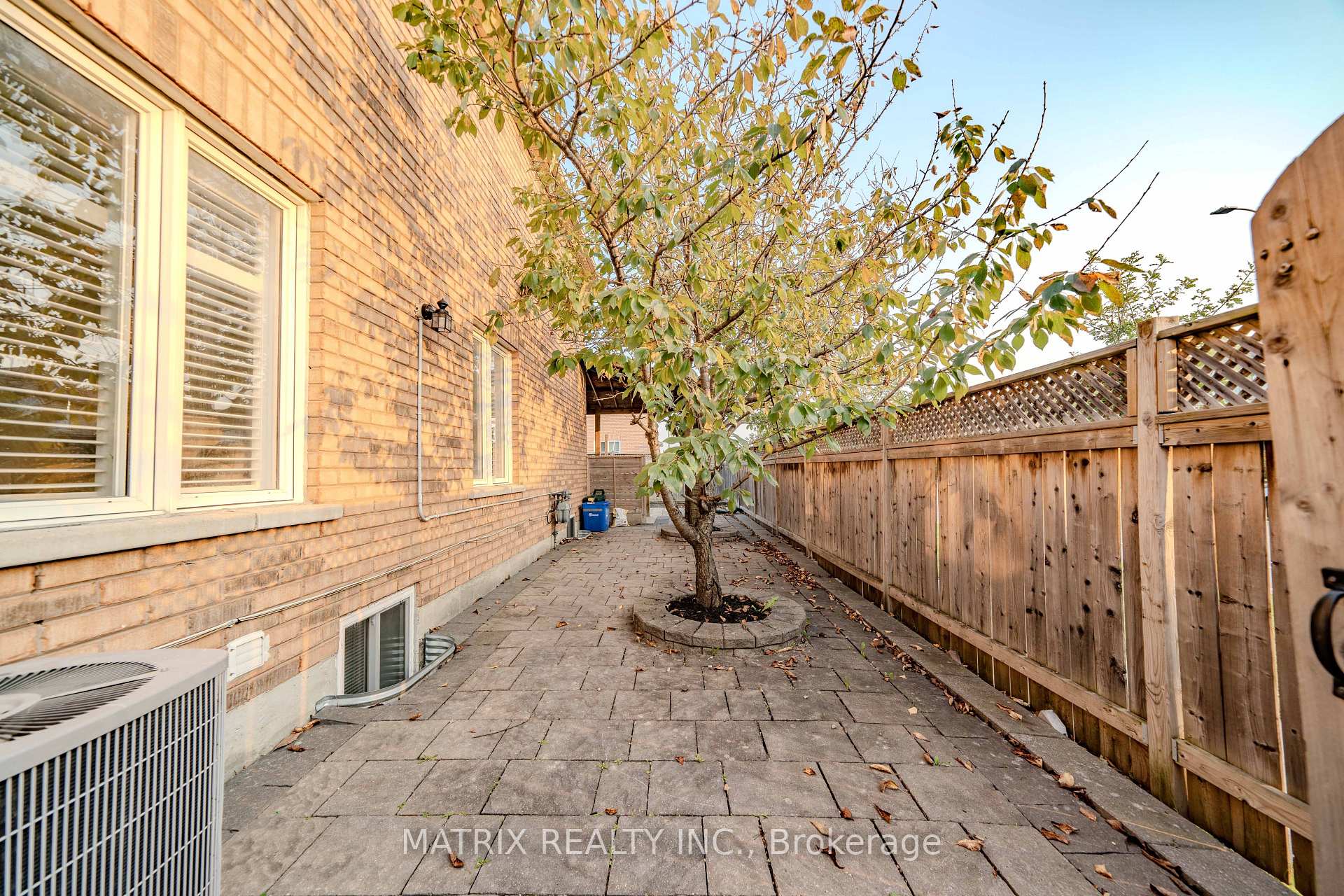 Photo 39 of 1 Apollo Road, Markham, Middlefield — HOMEH