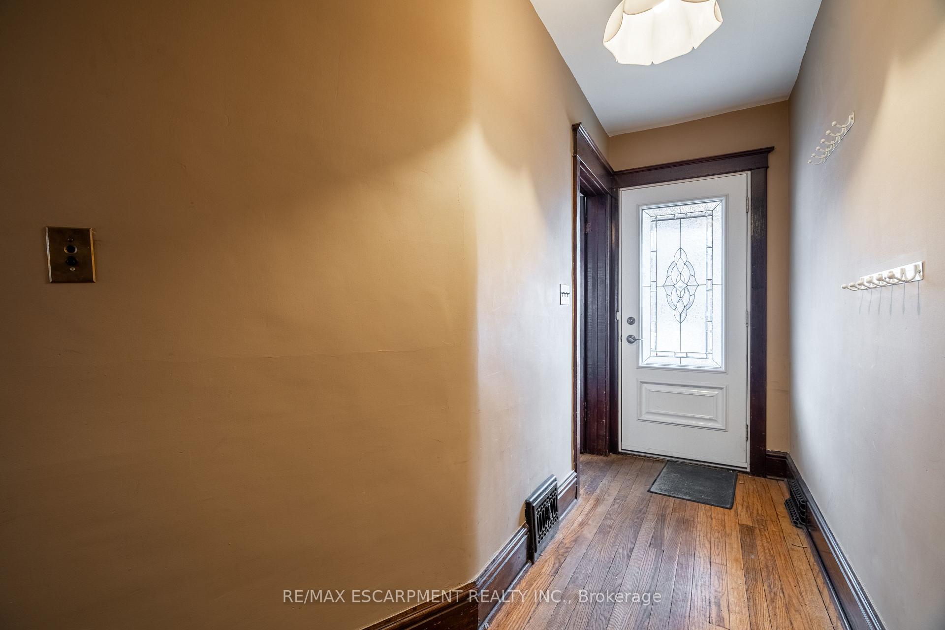 Photo 11 of 191 Rothsay Avenue, Hamilton, Delta — HOMEH