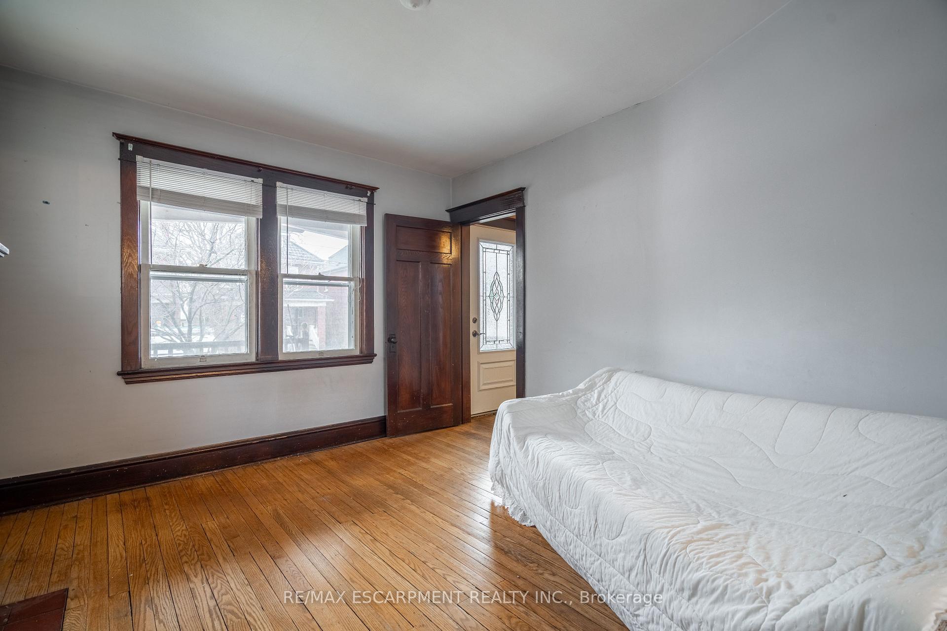 Photo 2 of 191 Rothsay Avenue, Hamilton, Delta — HOMEH