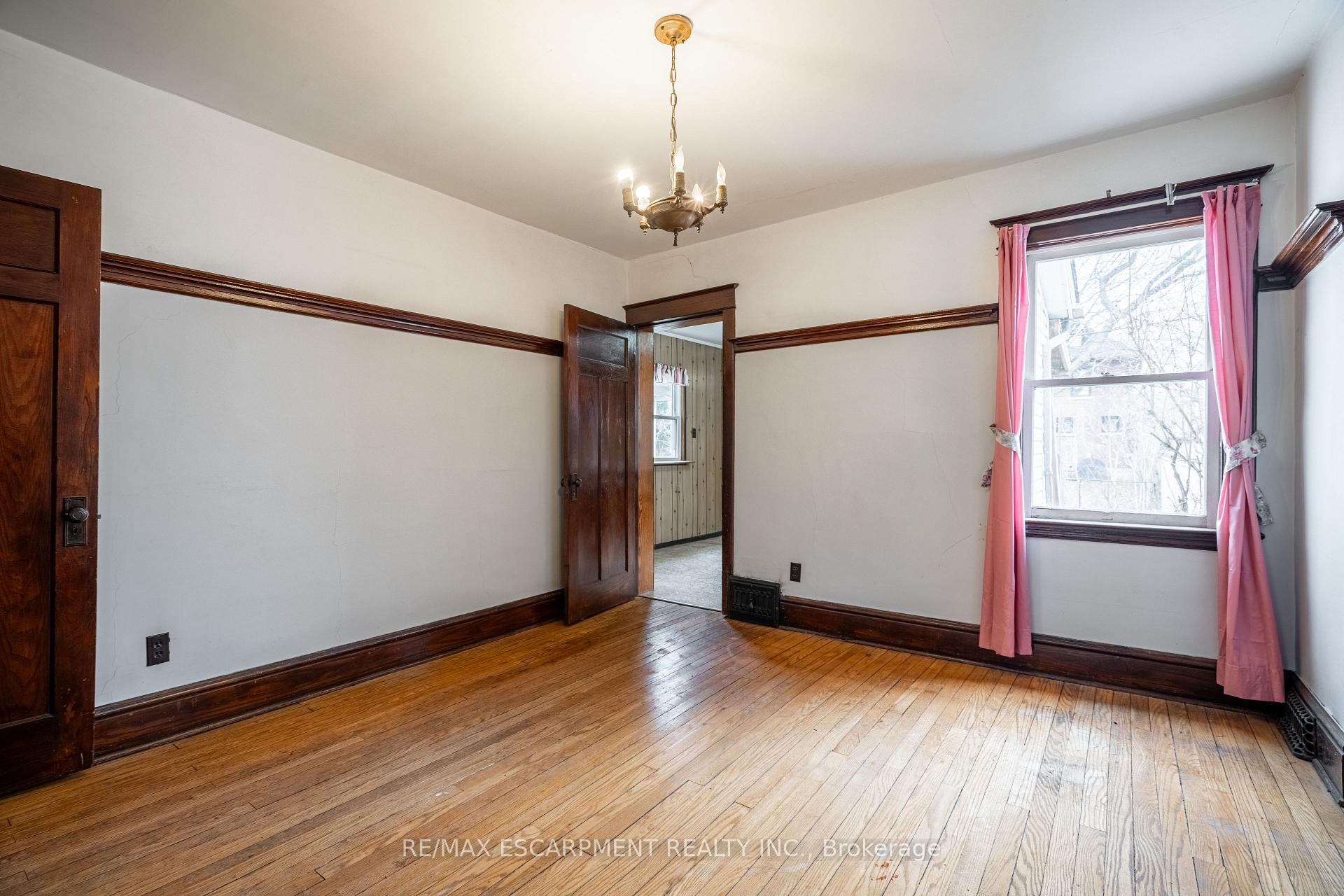 Photo 17 of 191 Rothsay Avenue, Hamilton, Delta — HOMEH