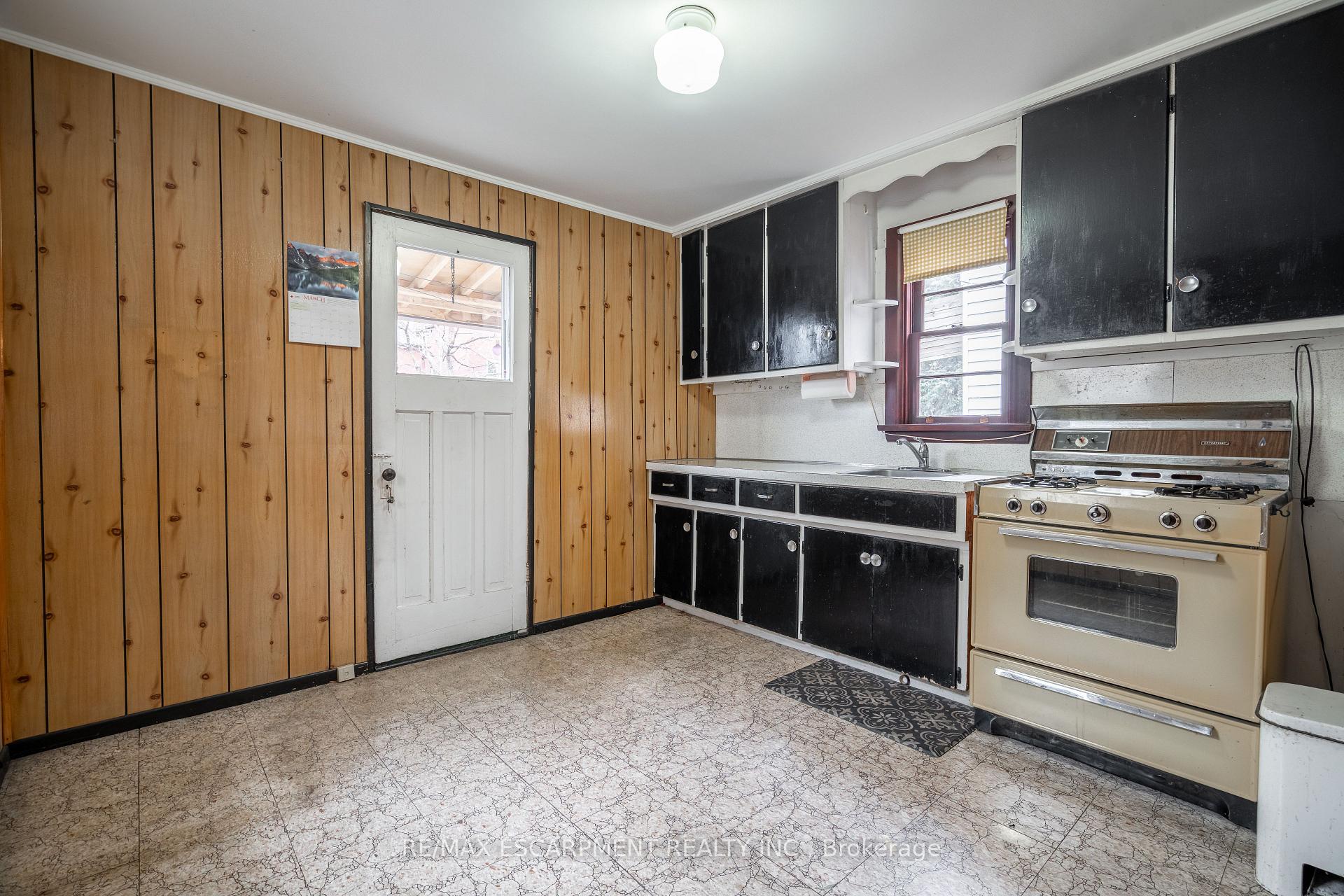 Photo 21 of 191 Rothsay Avenue, Hamilton, Delta — HOMEH