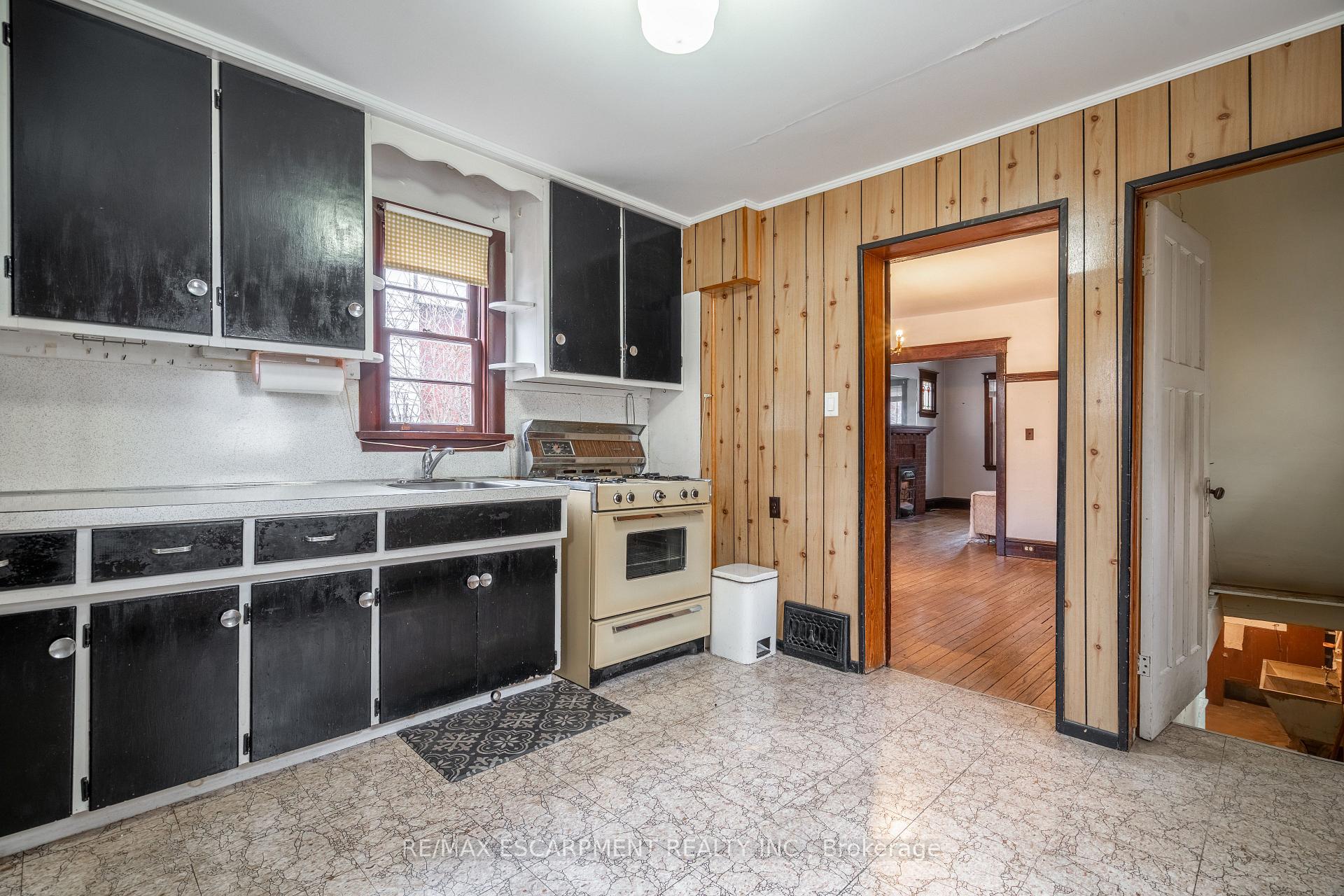 Photo 12 of 191 Rothsay Avenue, Hamilton, Delta — HOMEH