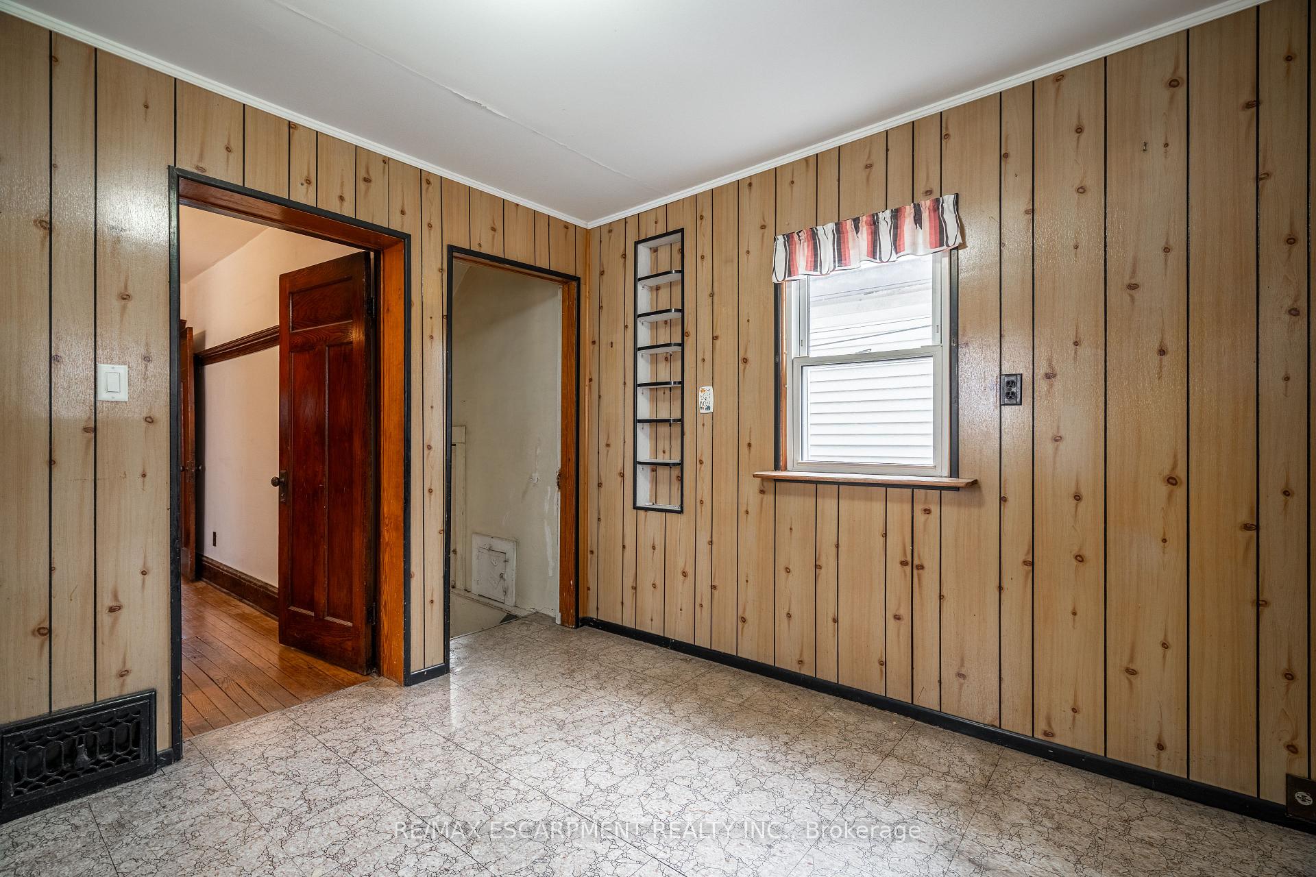 Photo 15 of 191 Rothsay Avenue, Hamilton, Delta — HOMEH