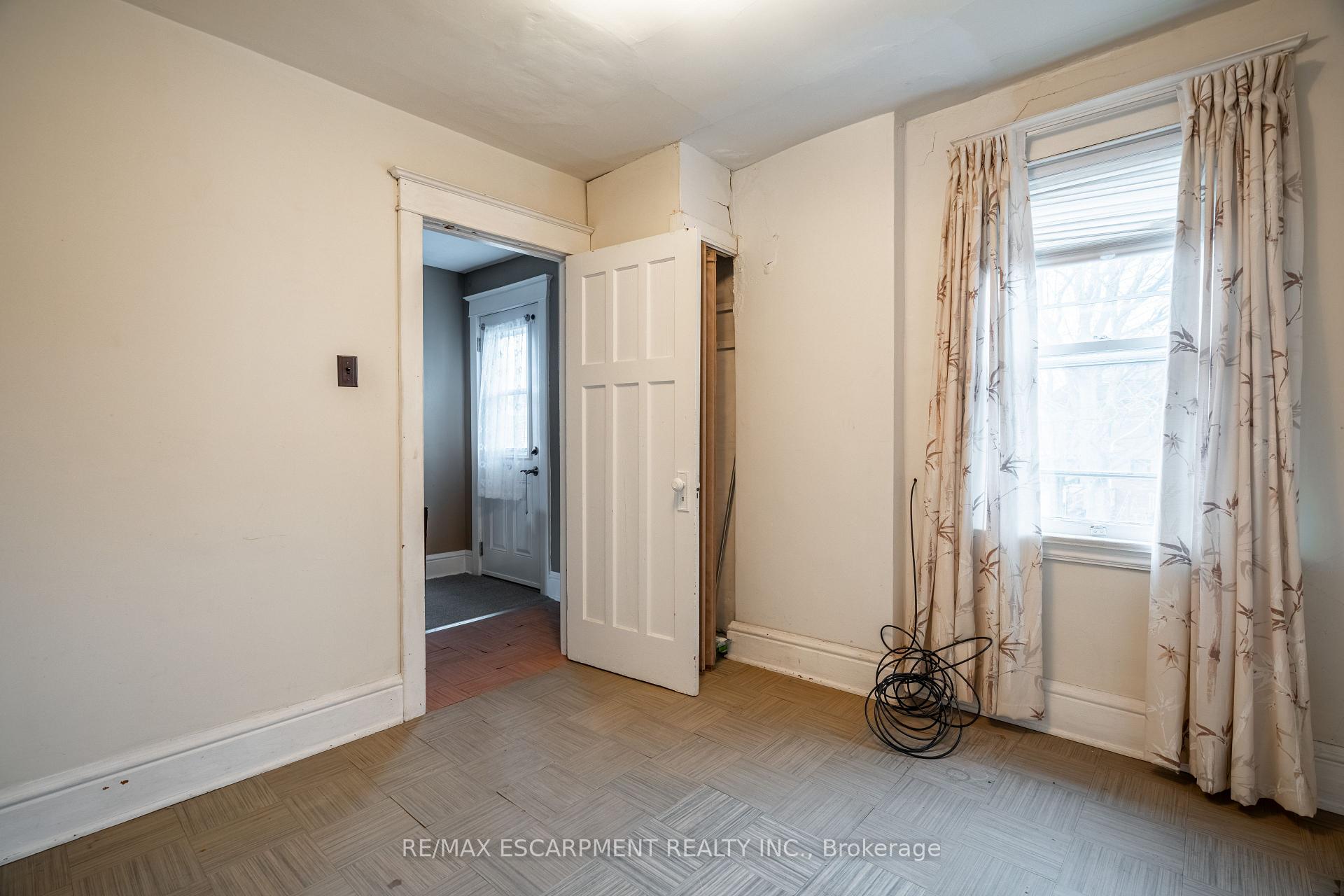 Photo 9 of 191 Rothsay Avenue, Hamilton, Delta — HOMEH