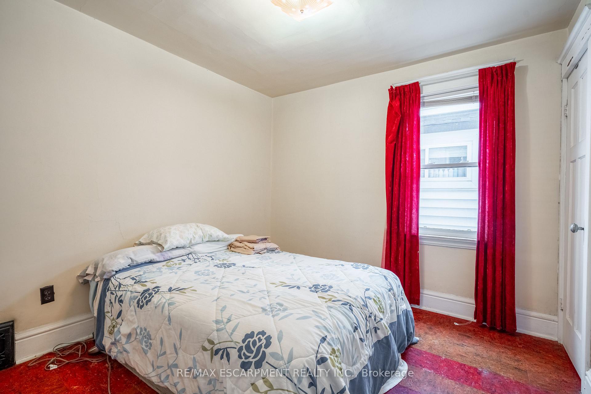 Photo 13 of 191 Rothsay Avenue, Hamilton, Delta — HOMEH