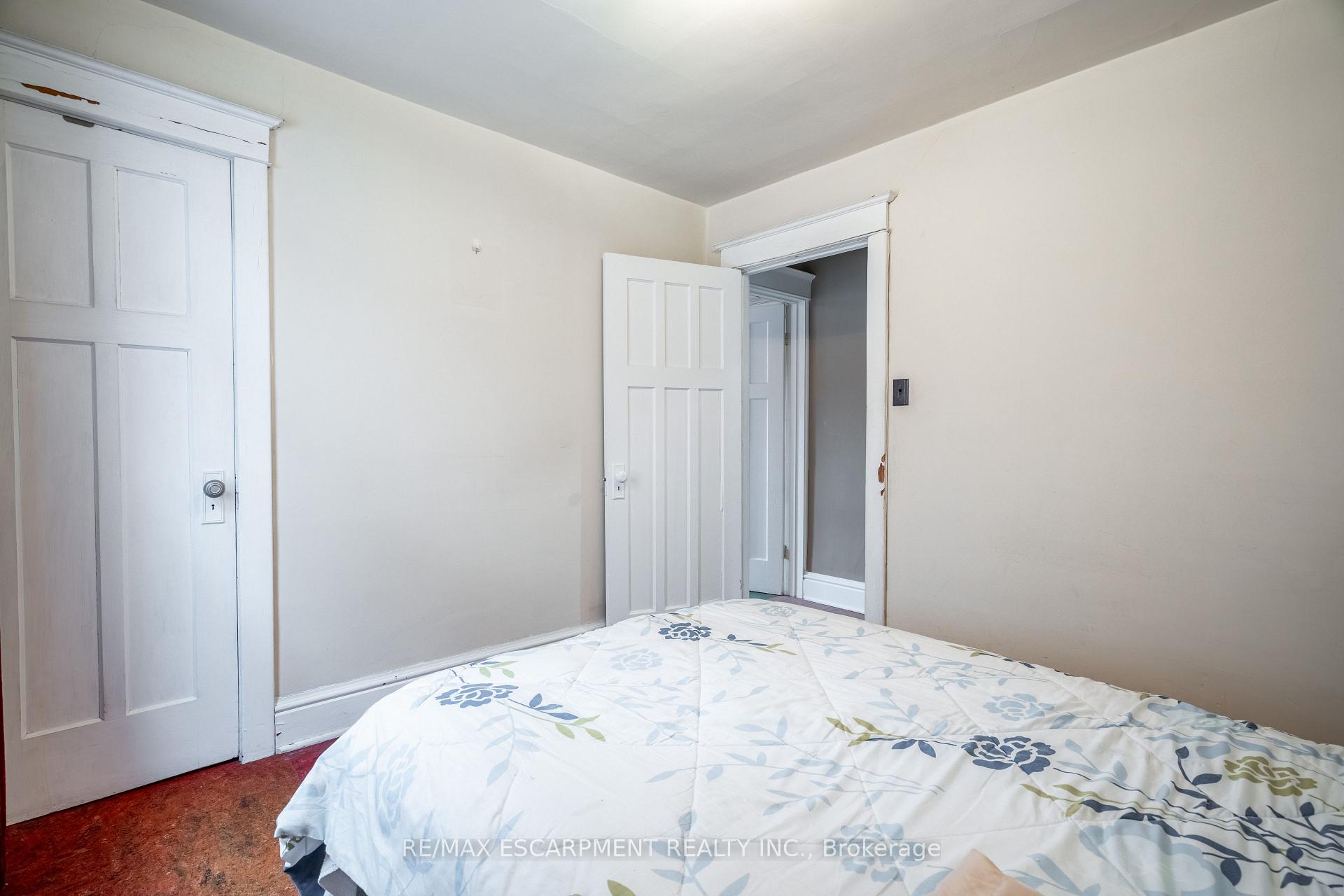 Photo 16 of 191 Rothsay Avenue, Hamilton, Delta — HOMEH