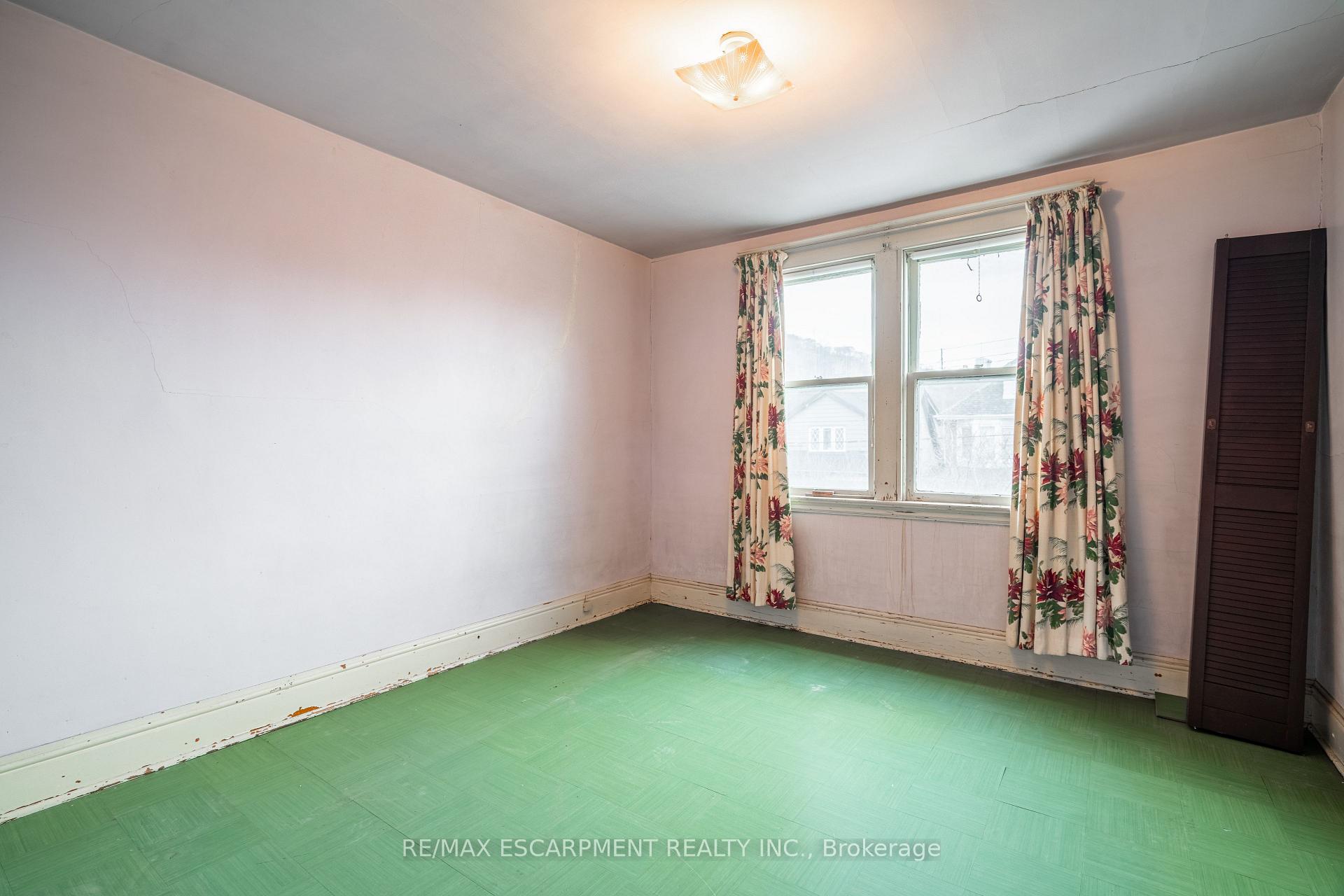Photo 23 of 191 Rothsay Avenue, Hamilton, Delta — HOMEH