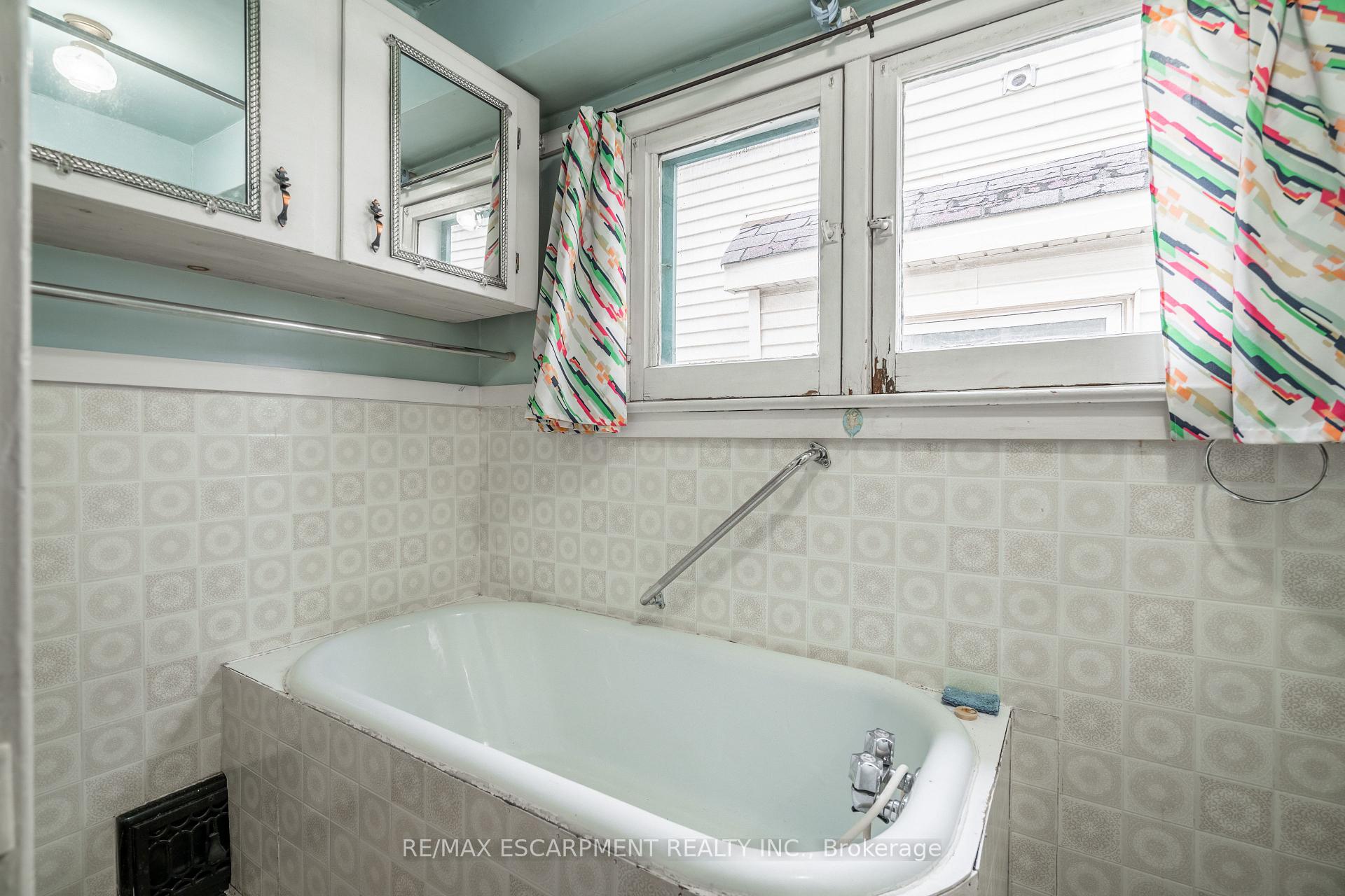 Photo 24 of 191 Rothsay Avenue, Hamilton, Delta — HOMEH